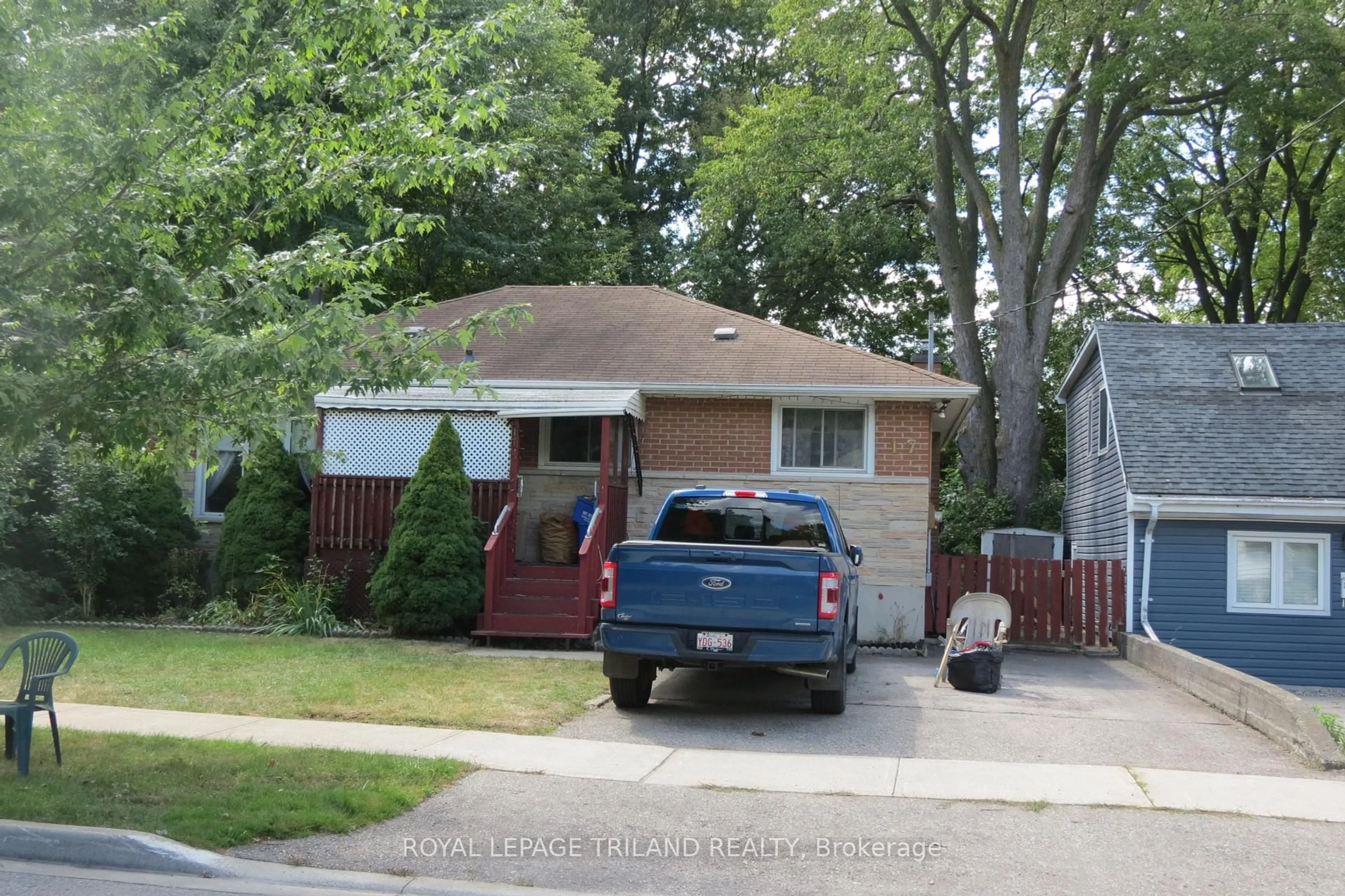 Unknown for 17 Clemens St, London East Ontario N5Y 1H5