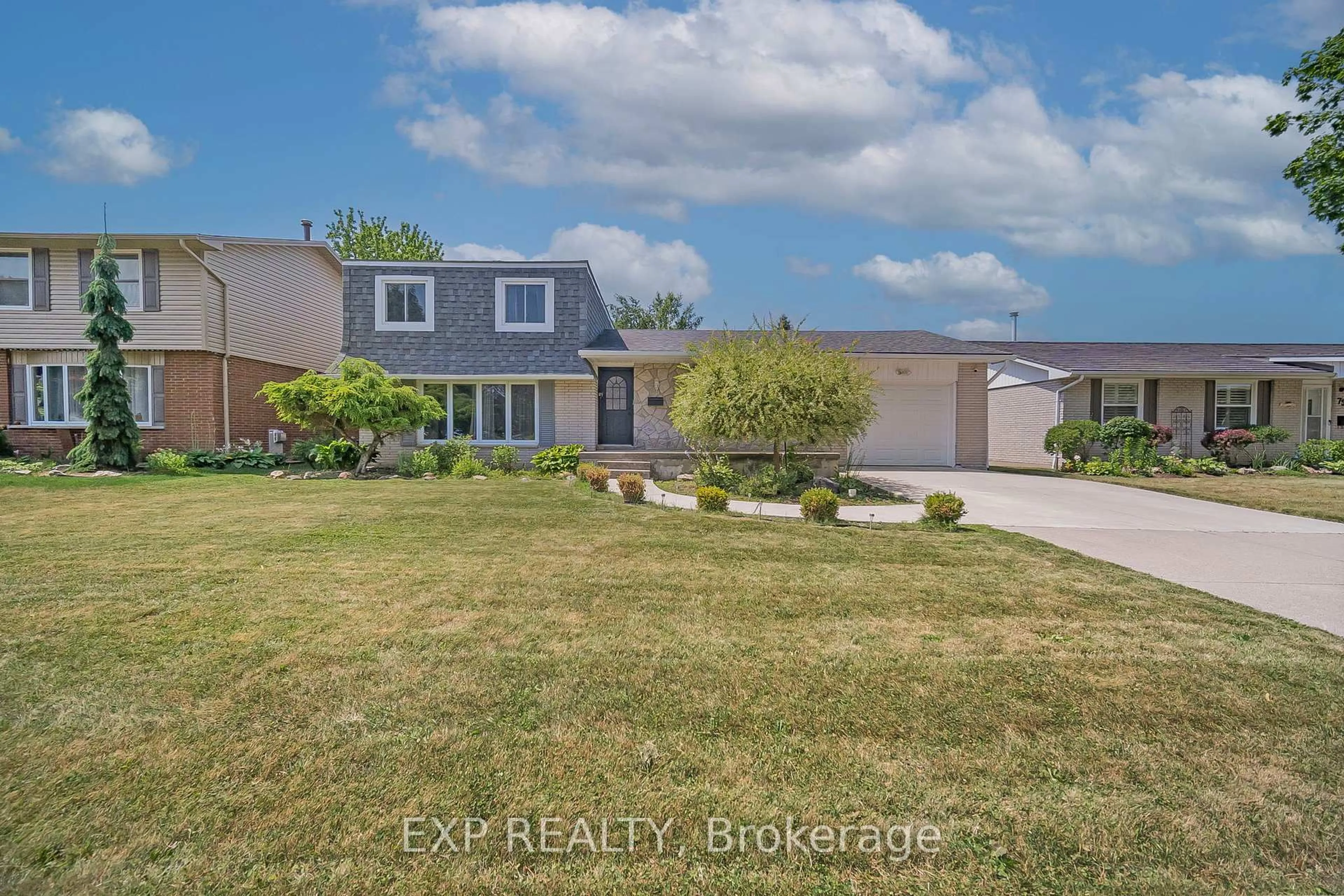 A pic from outside/outdoor area/front of a property/back of a property/a pic from drone, street for 71 Parry Dr, Chatham-Kent Ontario N7L 2J1