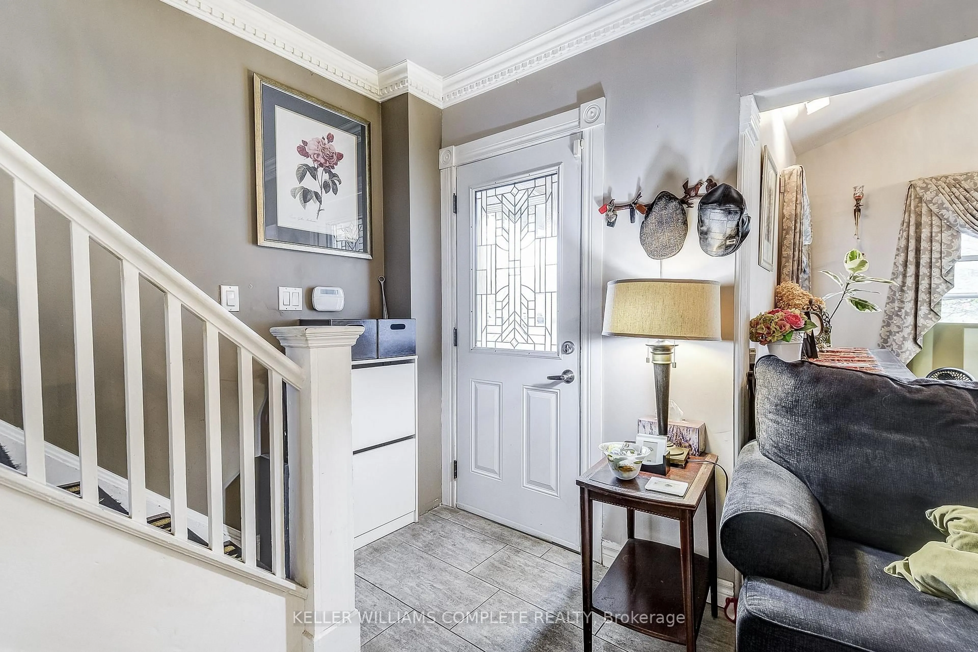 Indoor entryway for 344 PHIPPS St, Fort Erie Ontario L2A 2V8