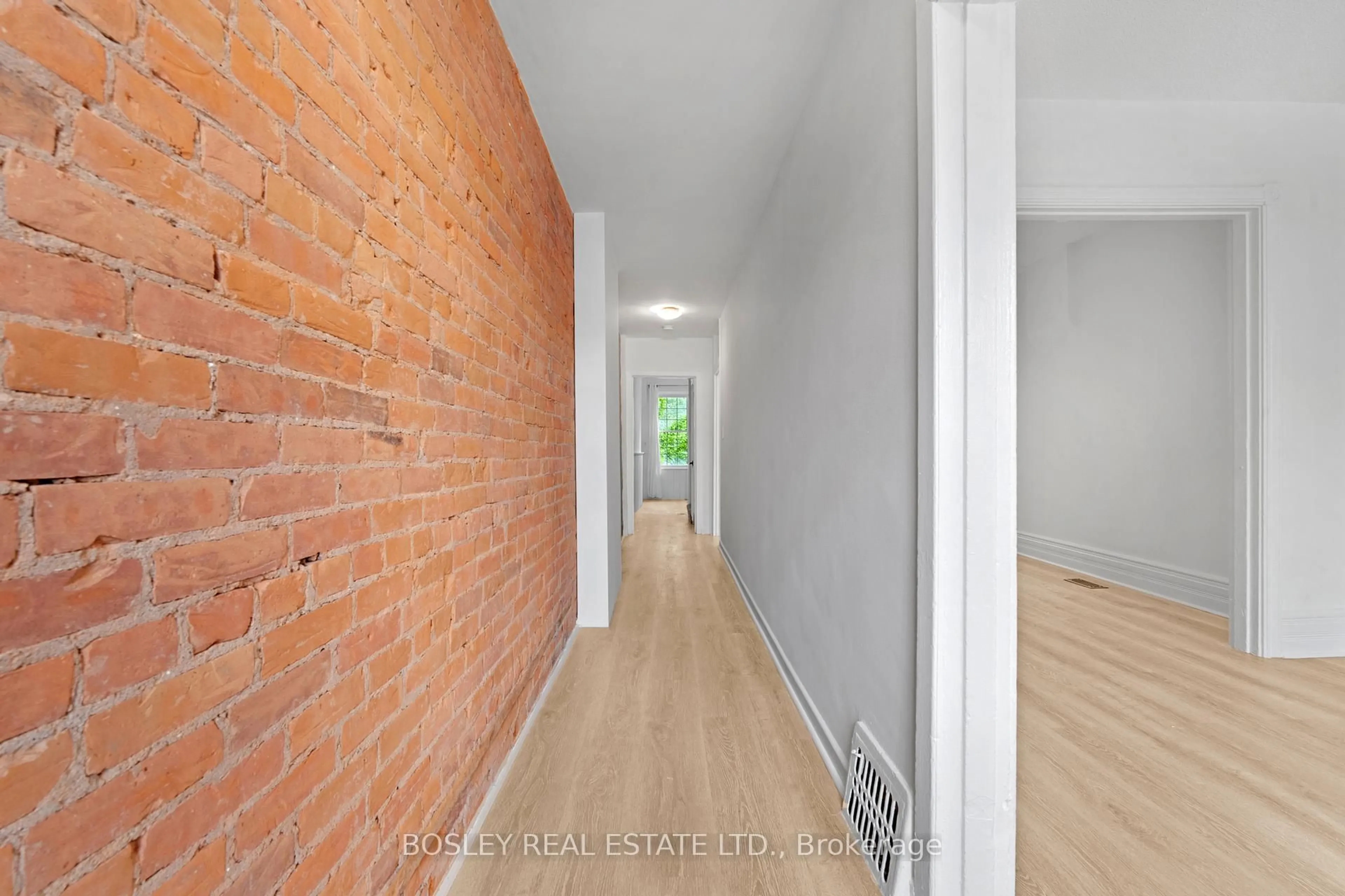 Indoor entryway for 175 MacNab St, Hamilton Ontario L8R 2M5