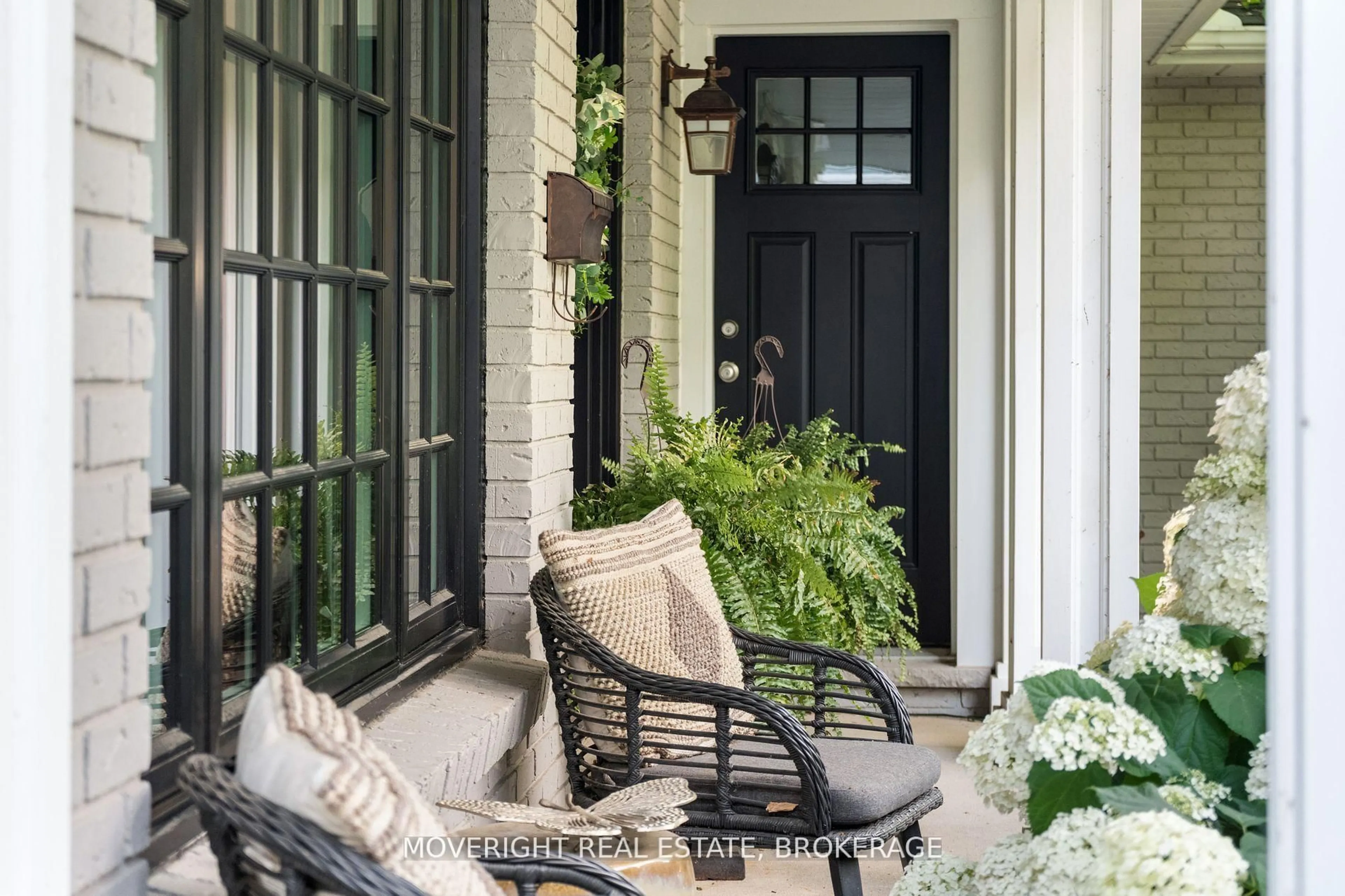 Indoor entryway for 74 Port Master Dr, St. Catharines Ontario L2N 7H6