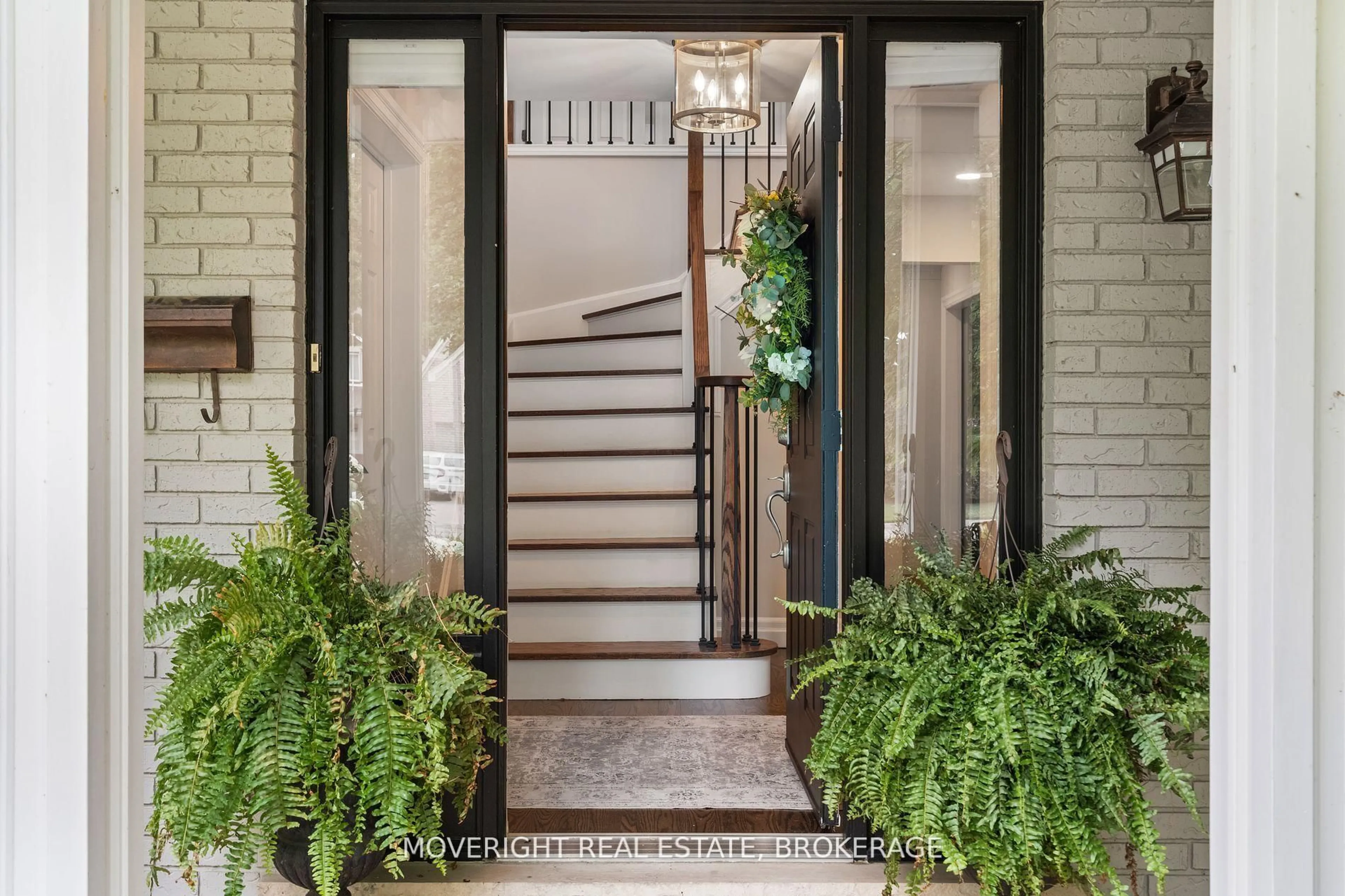 Indoor entryway for 74 Port Master Dr, St. Catharines Ontario L2N 7H6