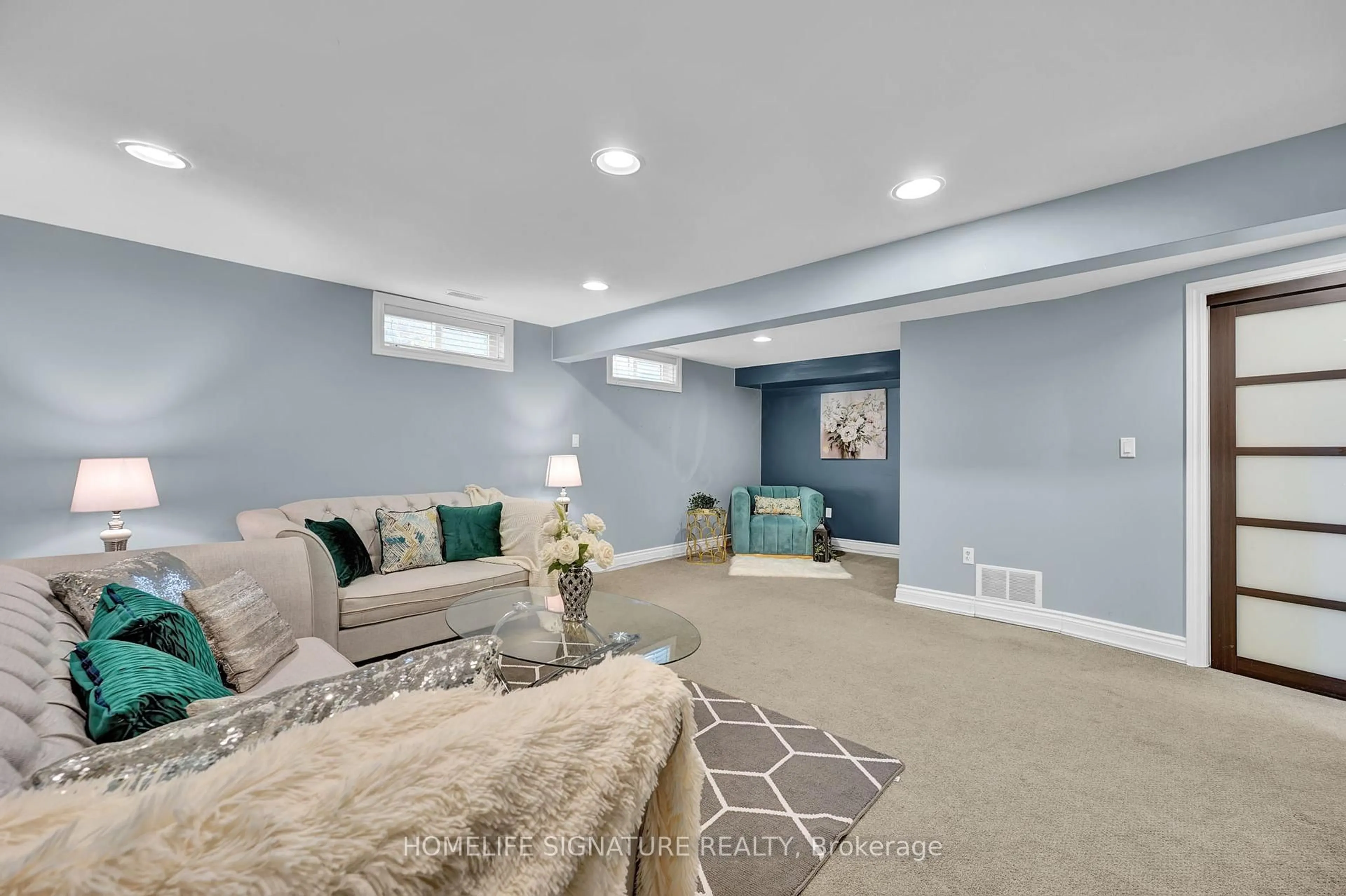 Living room with furniture, carpet floor for 152 Anvil St, Kitchener Ontario N2P 1Y3