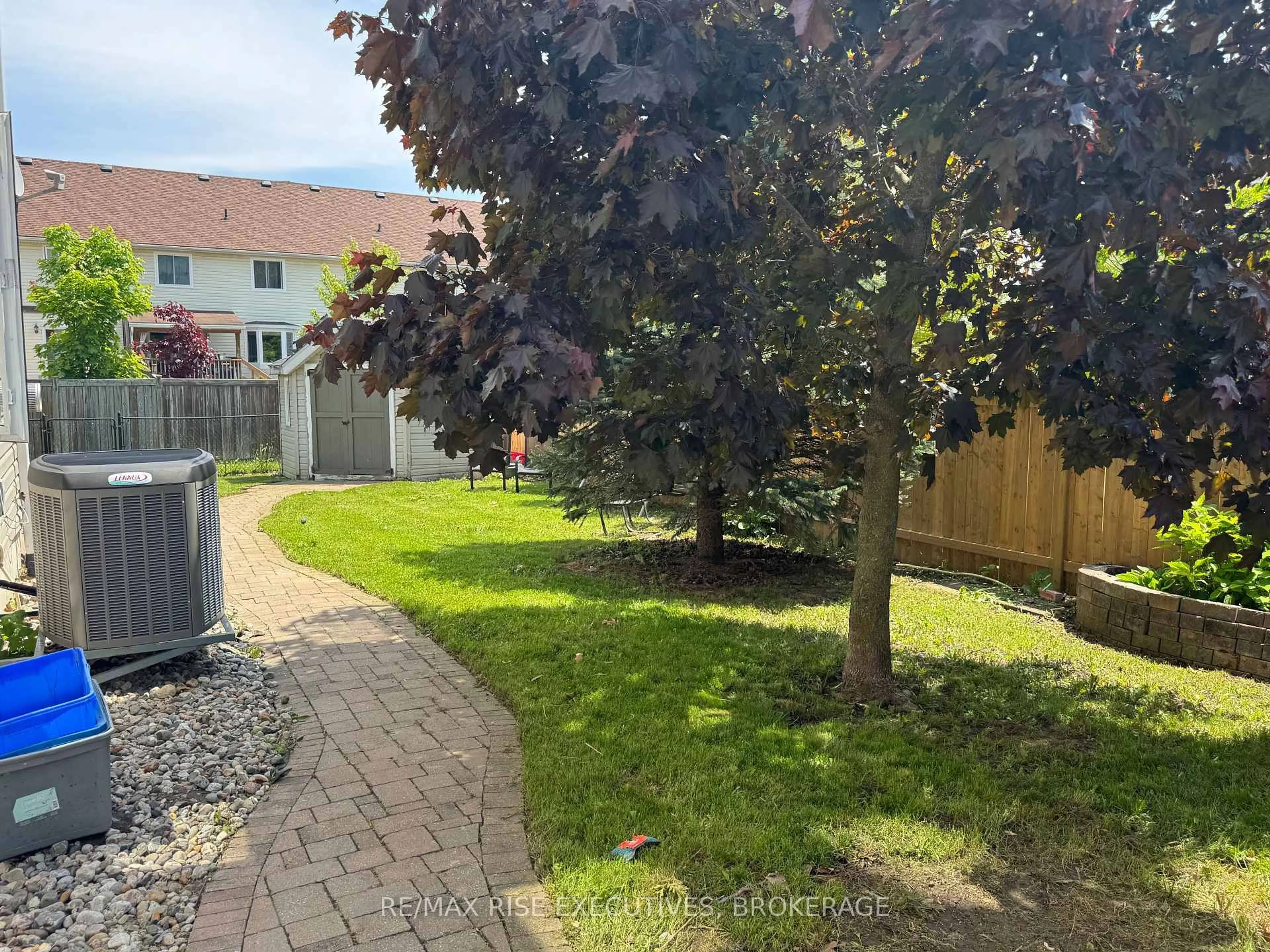 A pic from outside/outdoor area/front of a property/back of a property/a pic from drone, street for 211 OAK St, Gananoque Ontario K7G 2R5