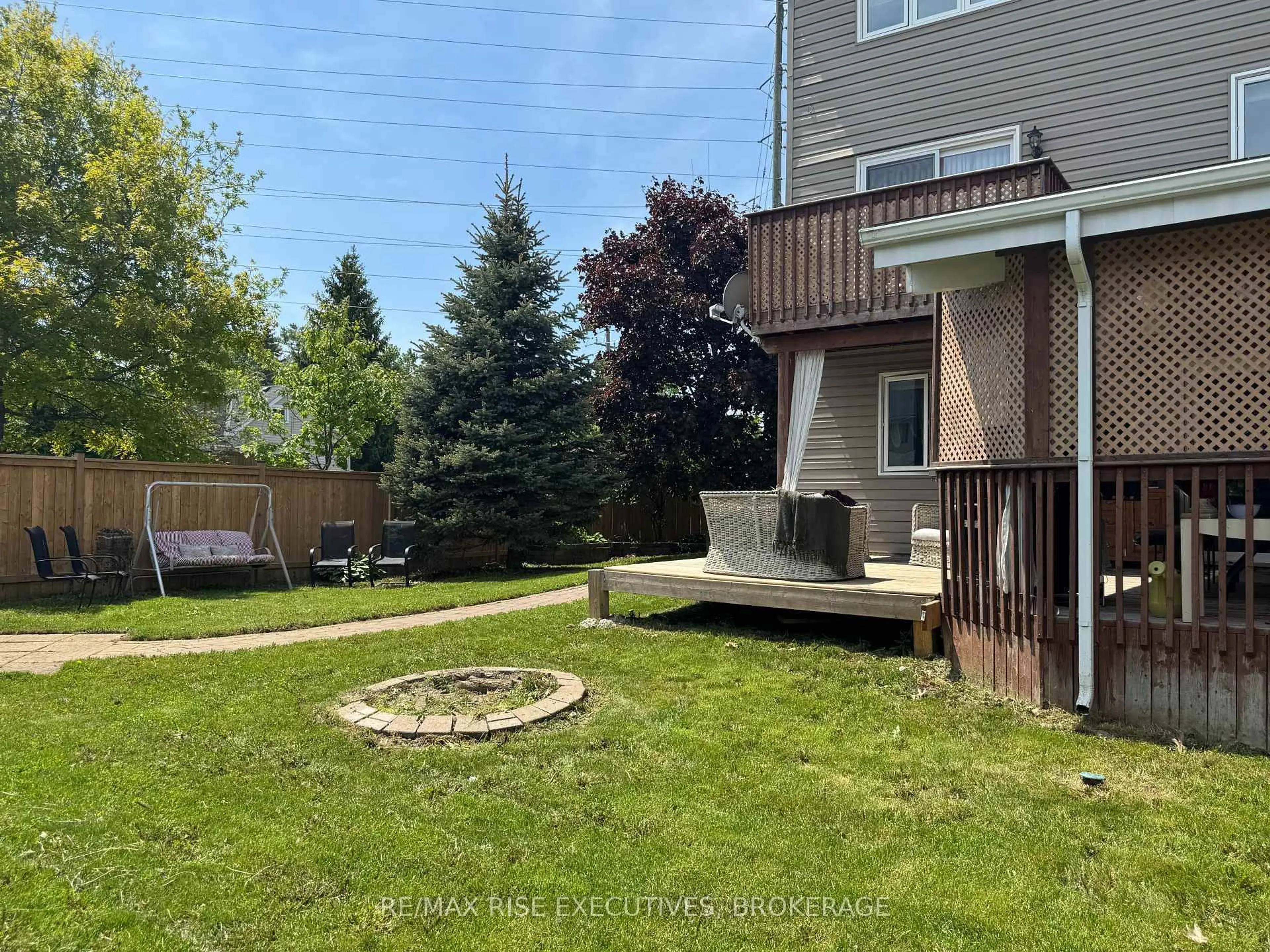 Unknown for 211 OAK St, Gananoque Ontario K7G 2R5
