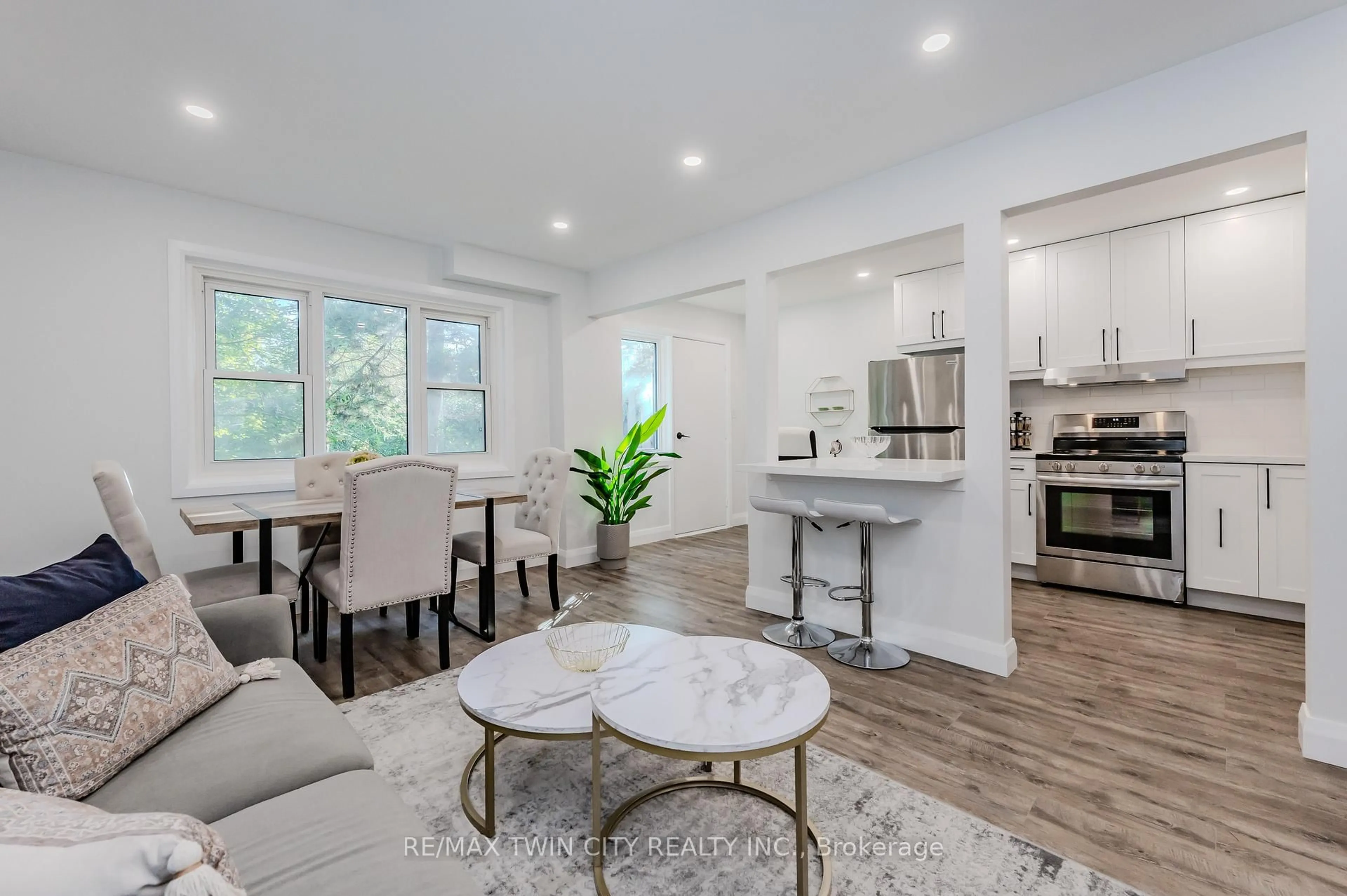 Open concept kitchen, unknown for 308 Bluevale St #E, Waterloo Ontario N2J 4G3