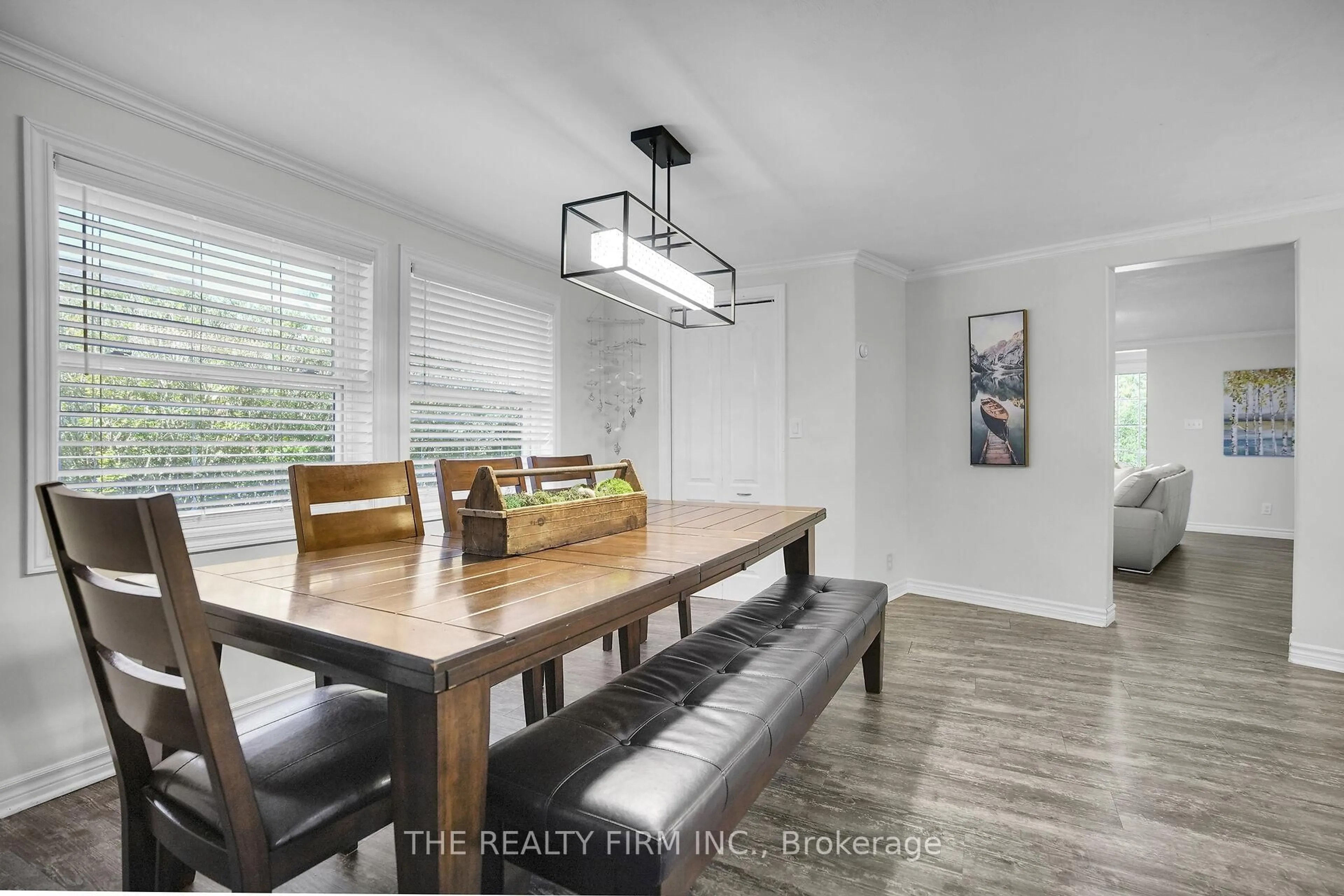 Dining room, wood/laminate floor for 3692 BEVERLY Glen, Plympton-Wyoming Ontario N0N 1E0