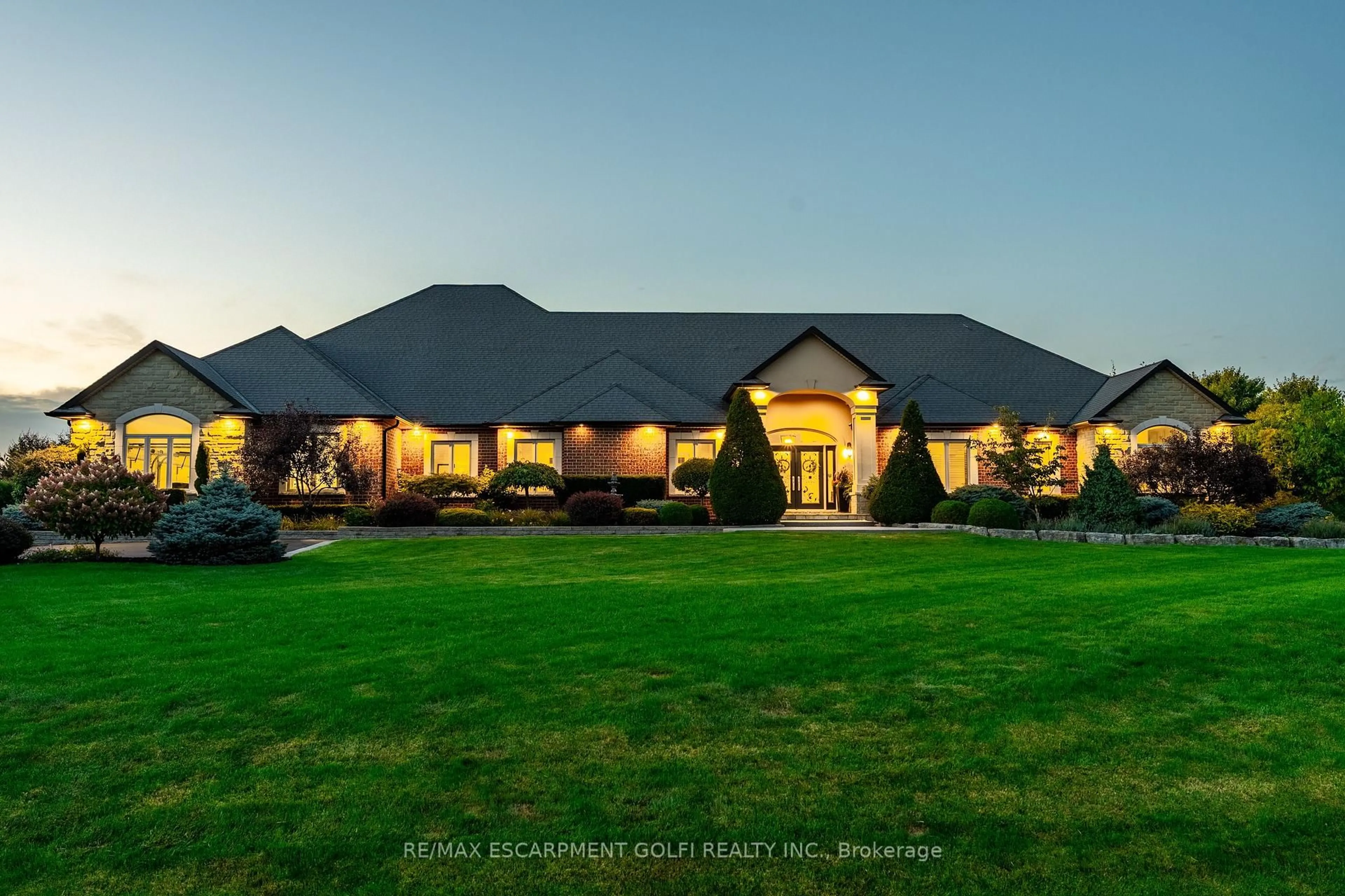 A pic from outside/outdoor area/front of a property/back of a property/a pic from drone, unknown for 56 Gatepost Pl, Hamilton Ontario L0R 1T0