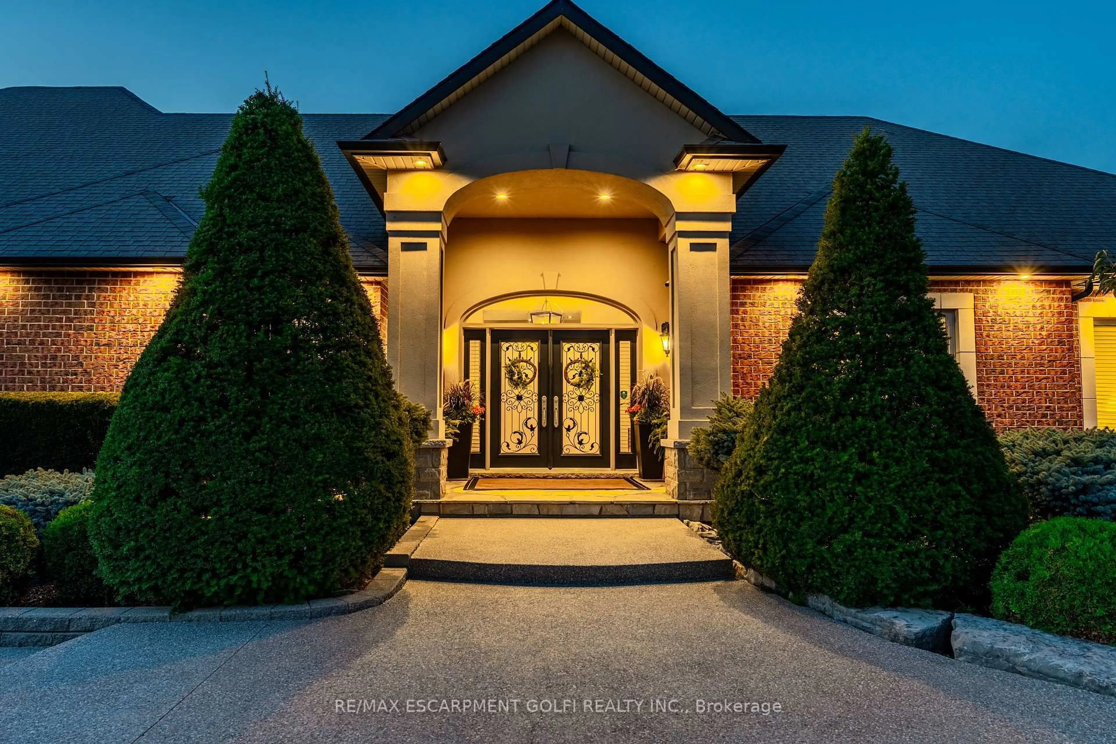 Indoor foyer for 56 Gatepost Pl, Hamilton Ontario L0R 1T0