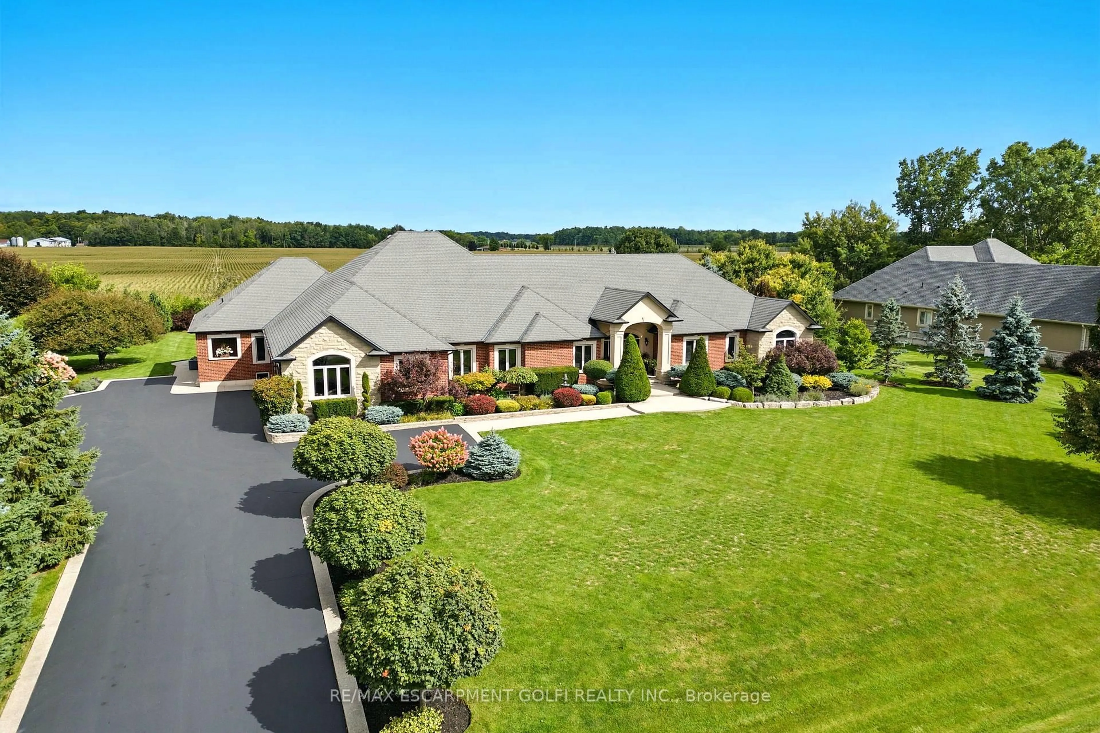 A pic from outside/outdoor area/front of a property/back of a property/a pic from drone, unknown for 56 Gatepost Pl, Hamilton Ontario L0R 1T0