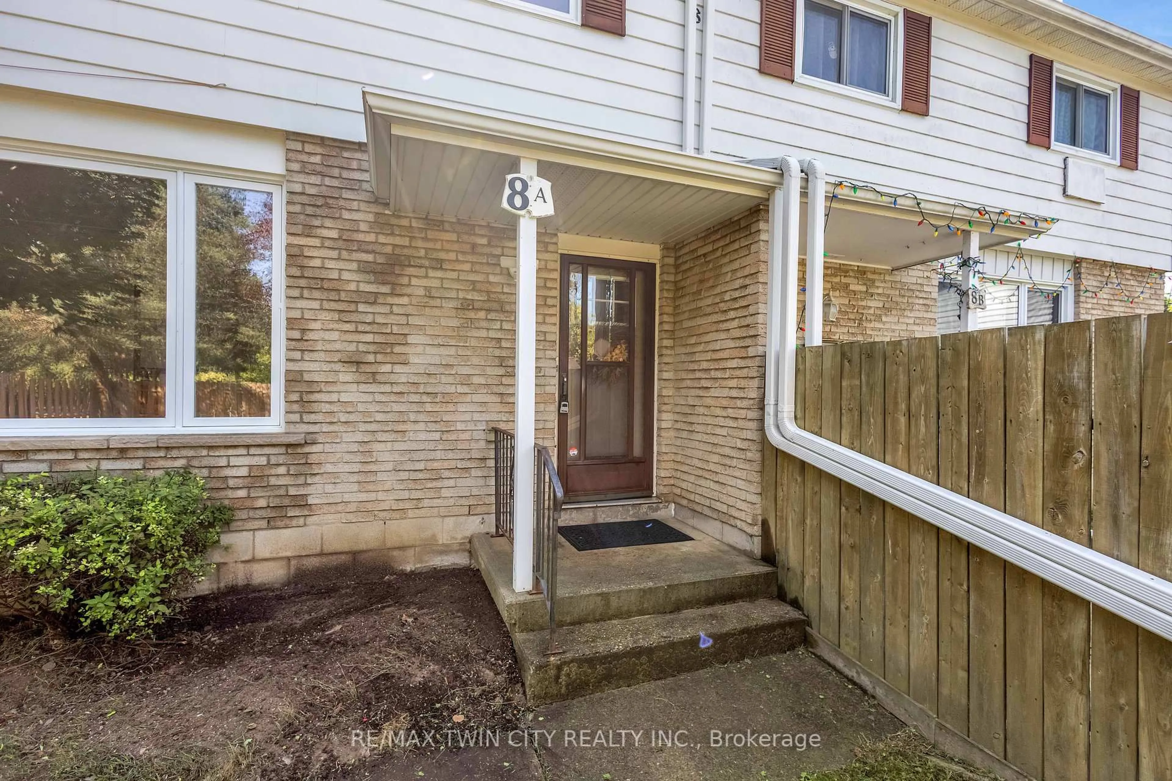 Unknown for 8 Oakhill Dr #A, Brantford Ontario N3T 1R1