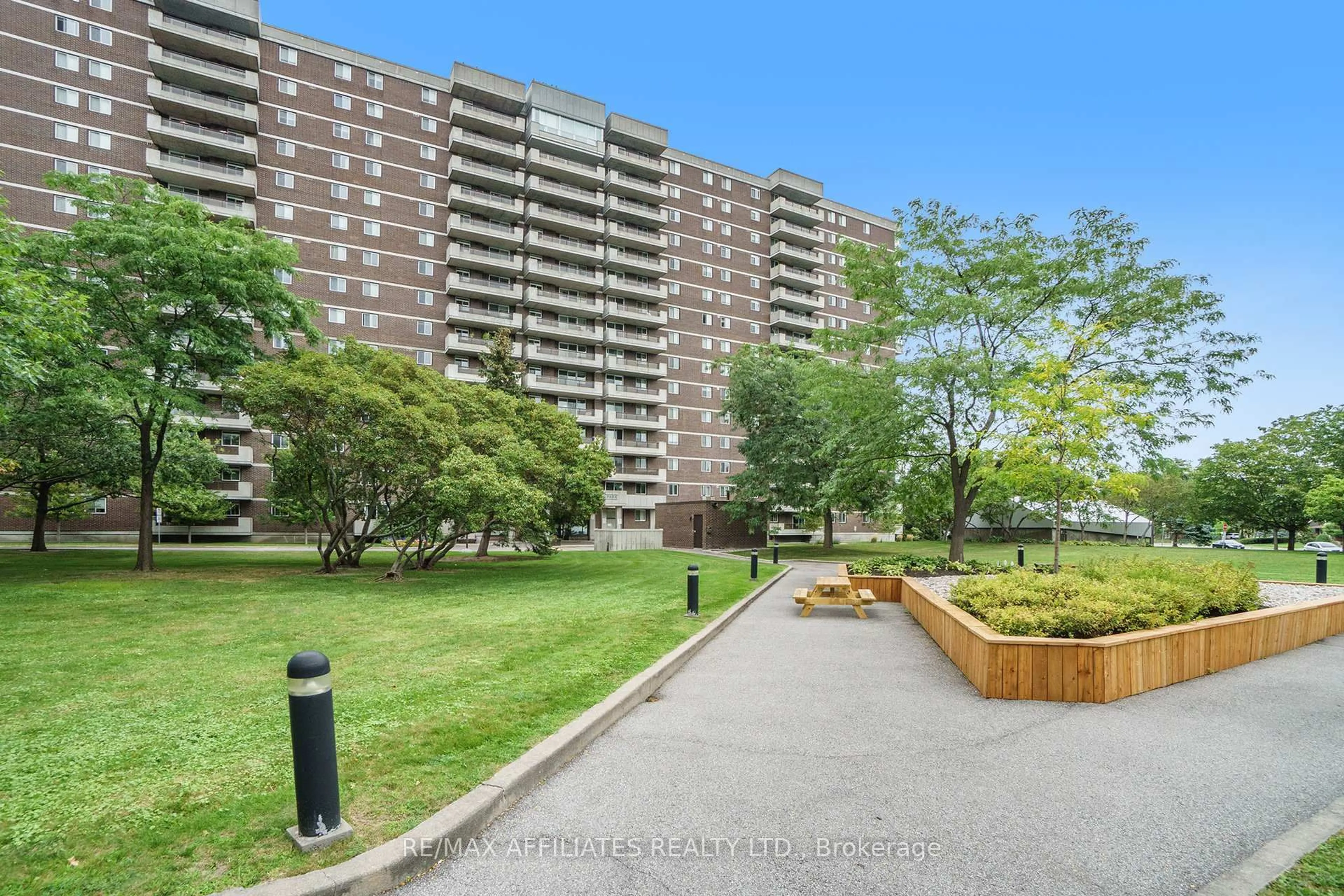 Patio, street for 1705 Playfair Dr #211, Ottawa Ontario K1H 8P6