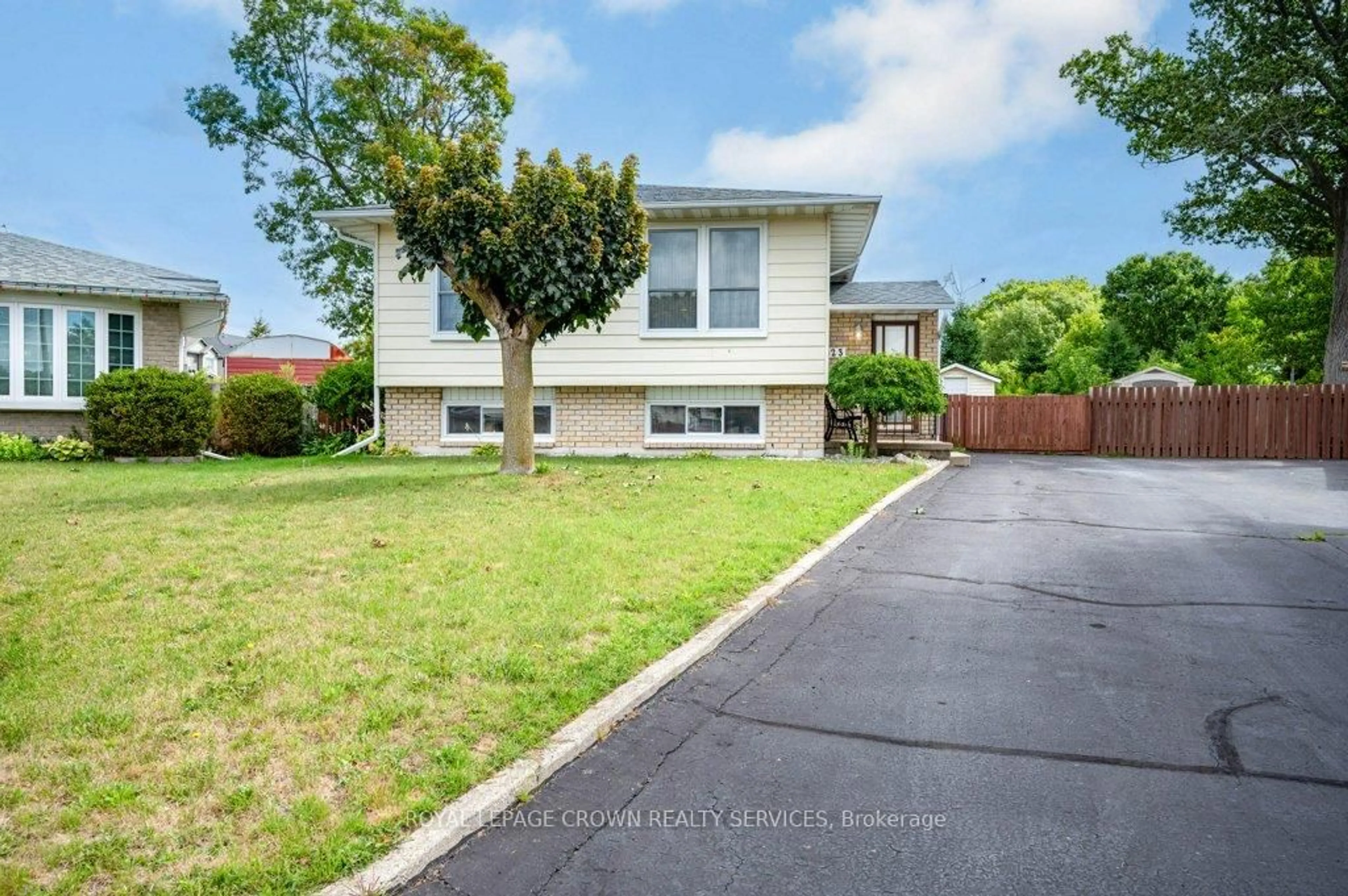 Home with vinyl exterior material, street for 23 Sekura Pl, Cambridge Ontario N1R 7G3