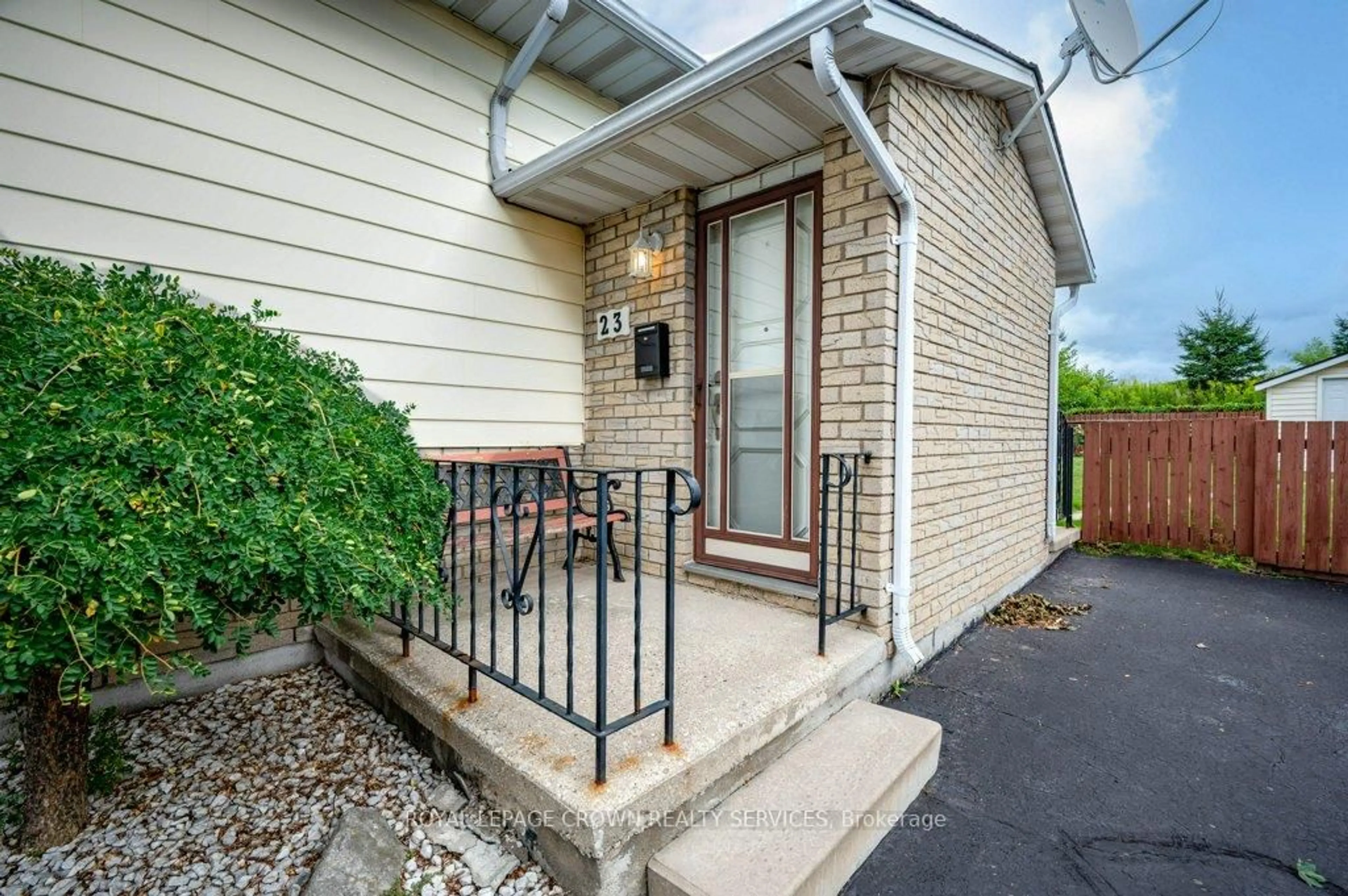 Unknown for 23 Sekura Pl, Cambridge Ontario N1R 7G3