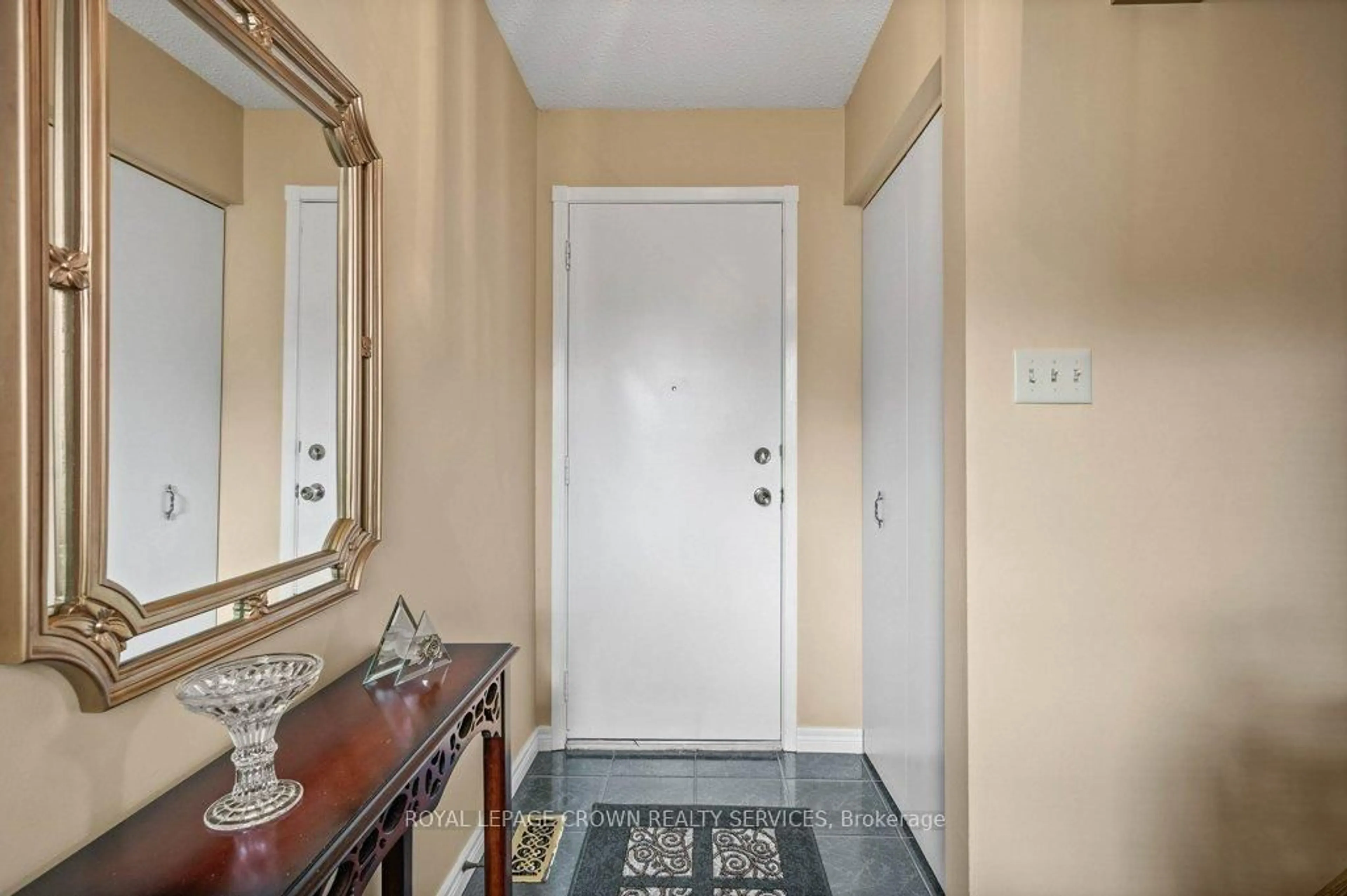 Indoor entryway for 23 Sekura Pl, Cambridge Ontario N1R 7G3