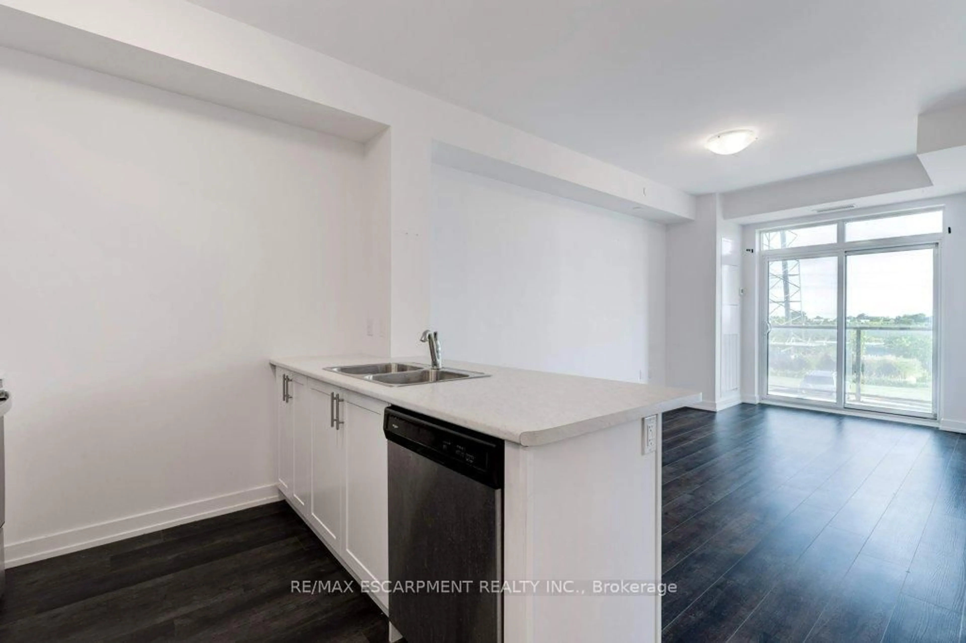 Standard kitchen, unknown for 5055 GREENLANE Rd #213, Lincoln Ontario L0R 1B3