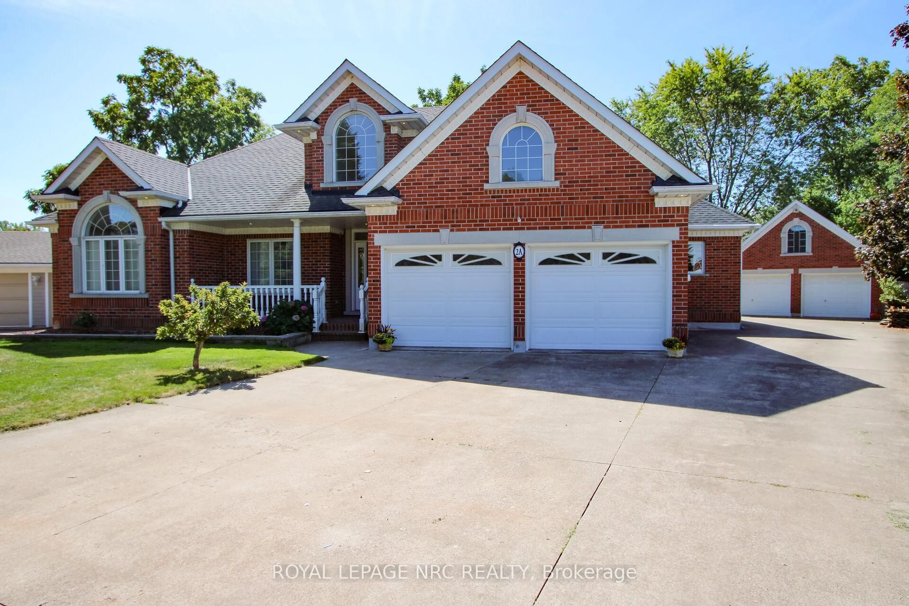 Home with brick exterior material, street for 2A Juliana Cres, St. Catharines Ontario L2N 4B4