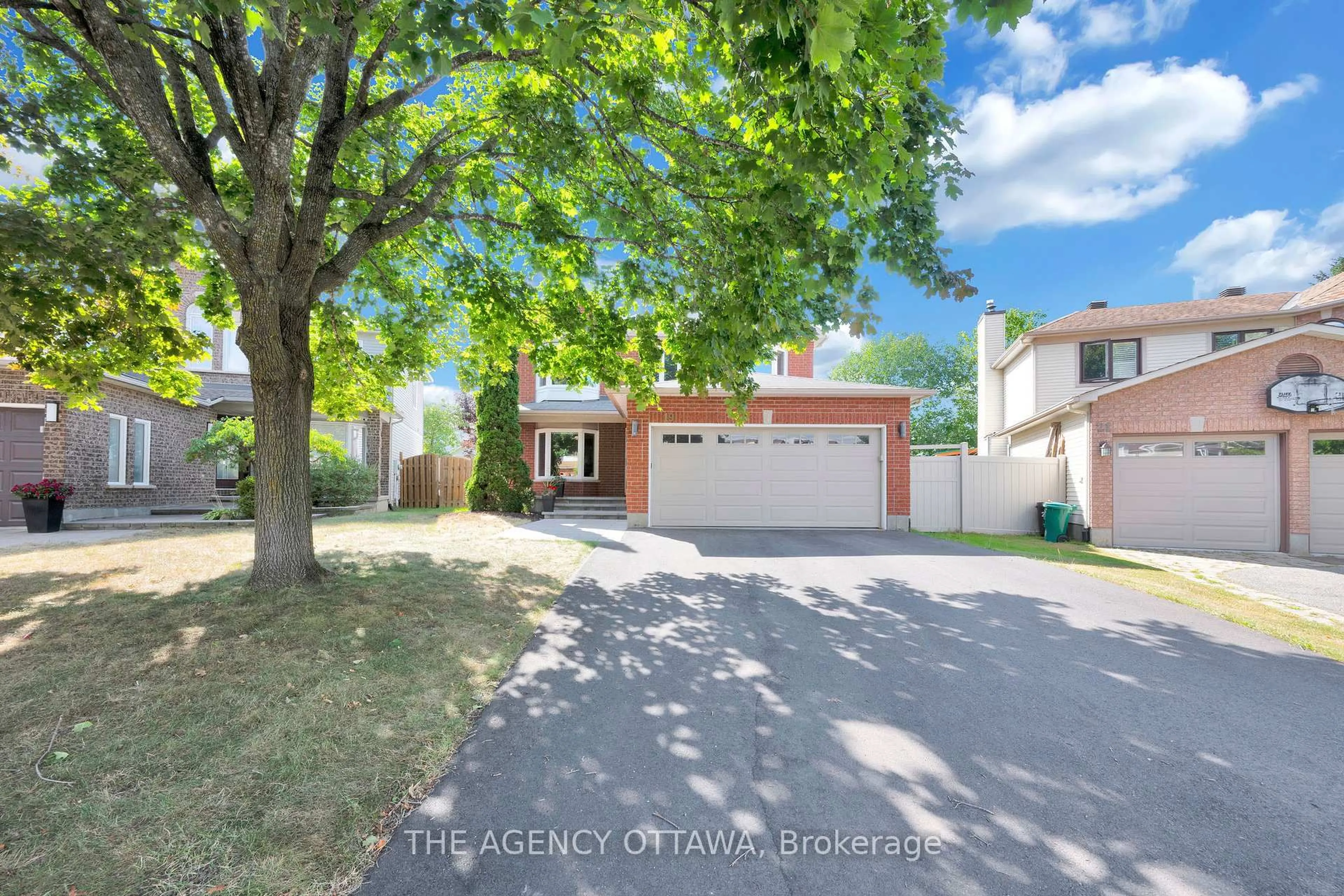 A pic from outside/outdoor area/front of a property/back of a property/a pic from drone, street for 19 Forestglade Cres, Ottawa Ontario K1G 5X3