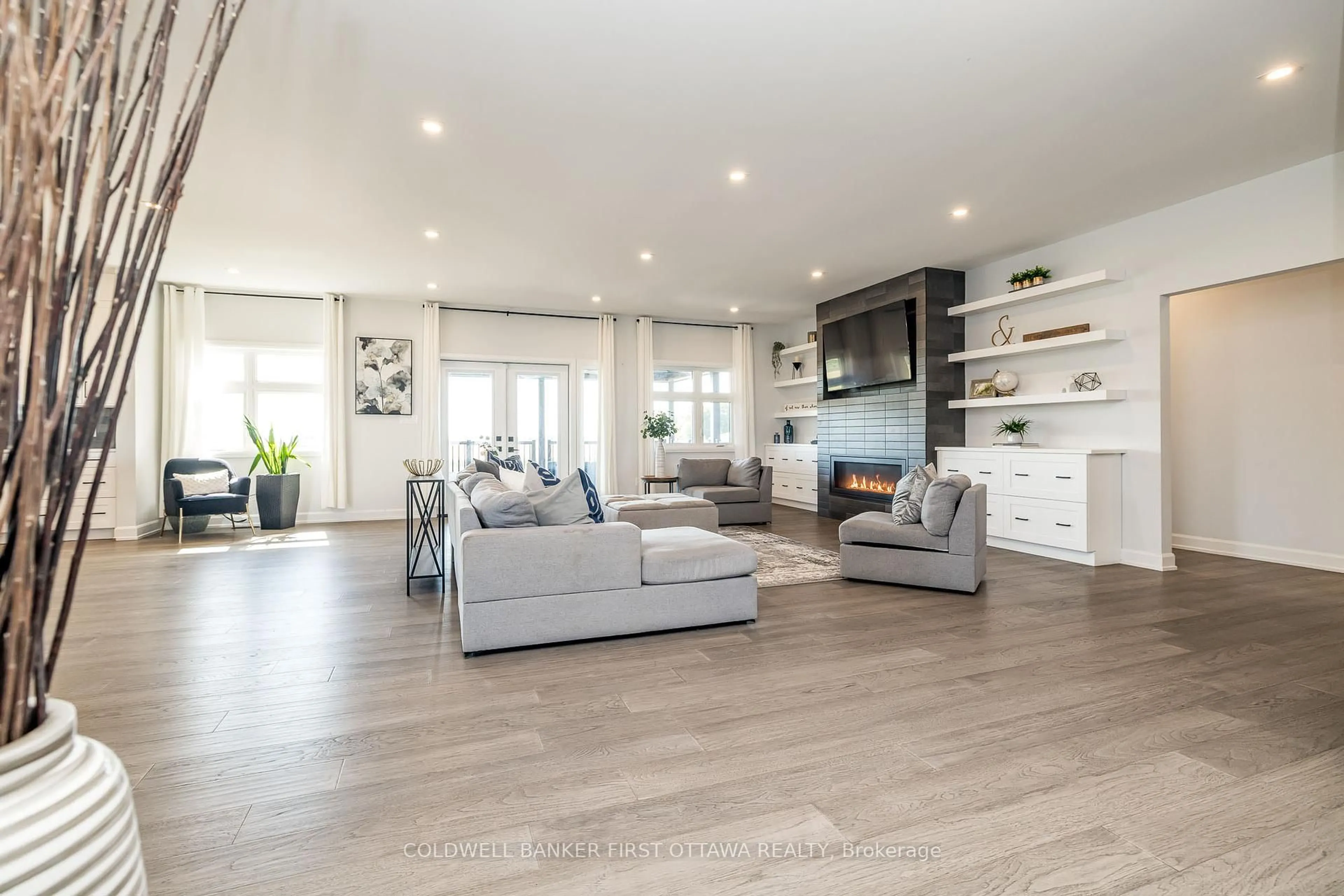 Living room with furniture, unknown for 5758 Fernbank Rd, Ottawa Ontario K2S 1B6