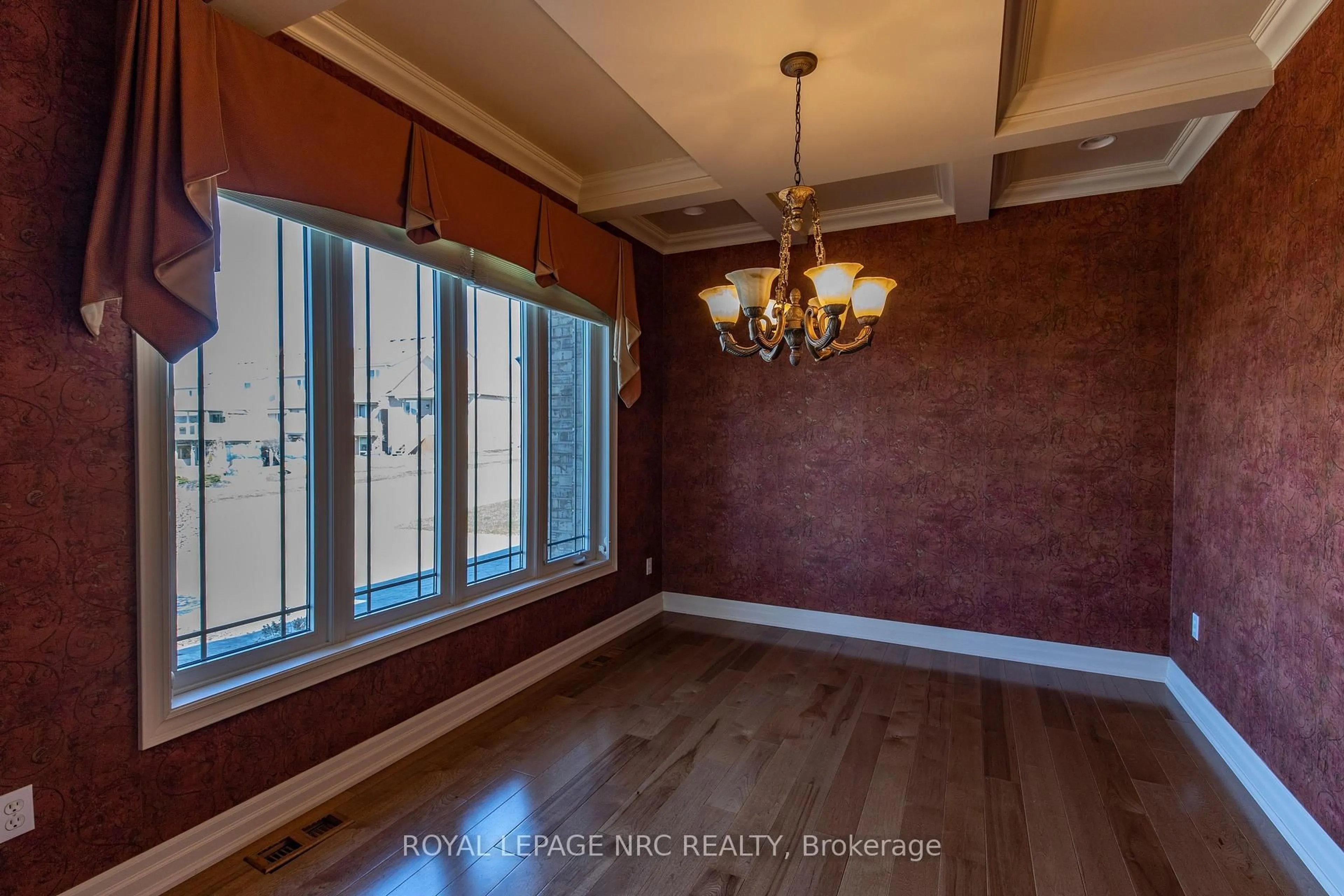 Dining room, wood/laminate floor for 6 Muirfield Tr, Welland Ontario L3B 6G7