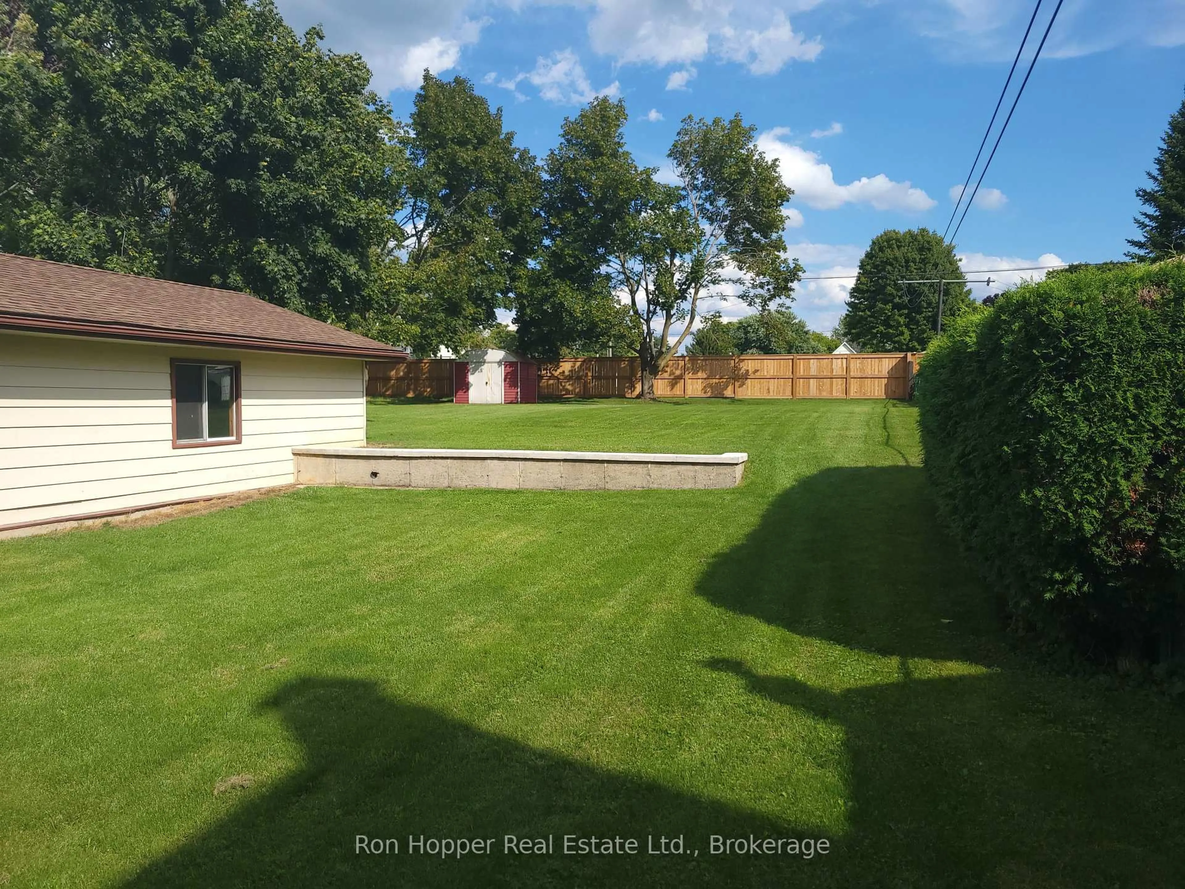 A pic from outside/outdoor area/front of a property/back of a property/a pic from drone, unknown for 1971 6th Ave, Owen Sound Ontario N4K 2W4