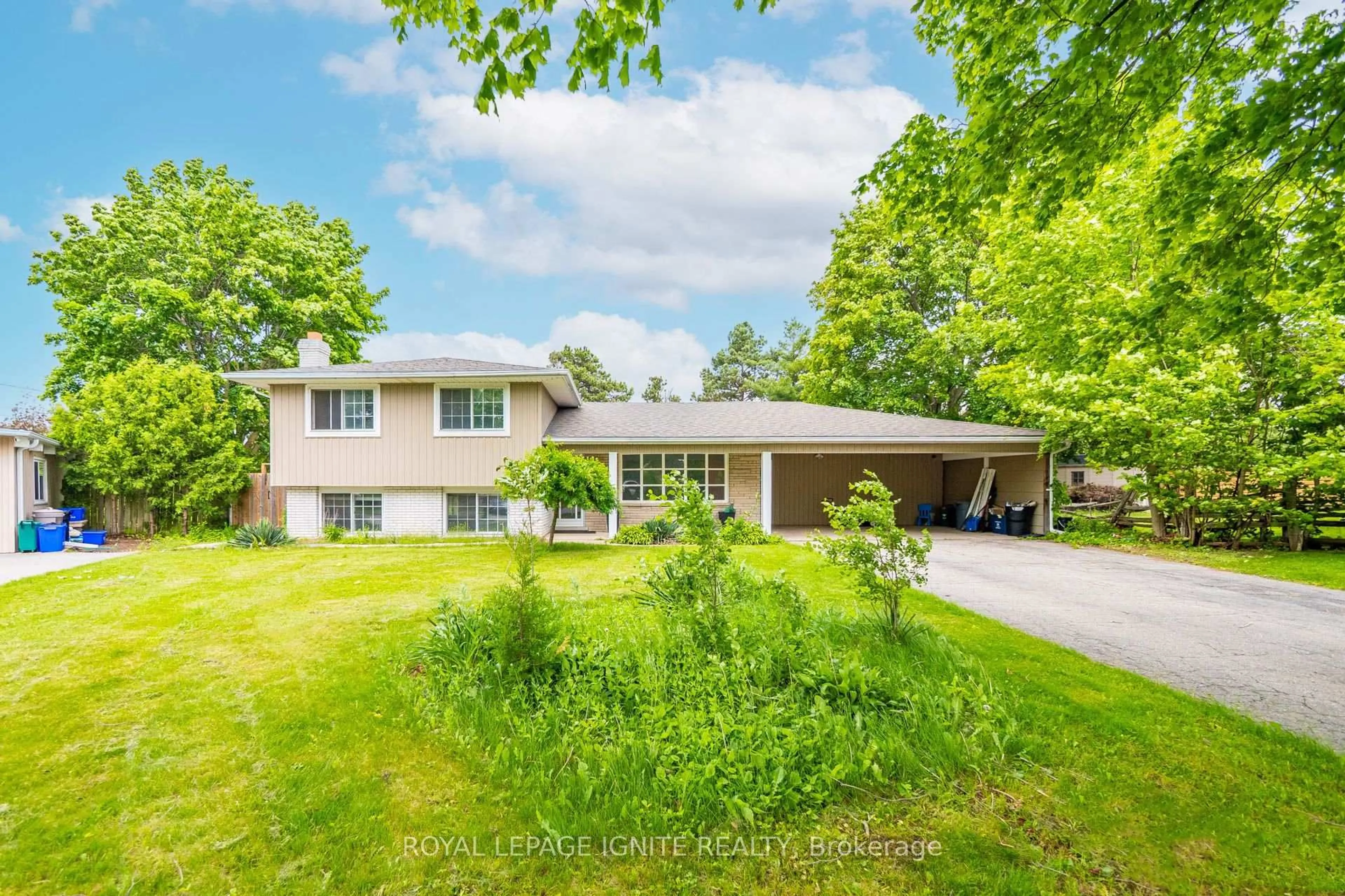 Home with vinyl exterior material, street for 1761 Daleview Cres, Cambridge Ontario N3H 4R4