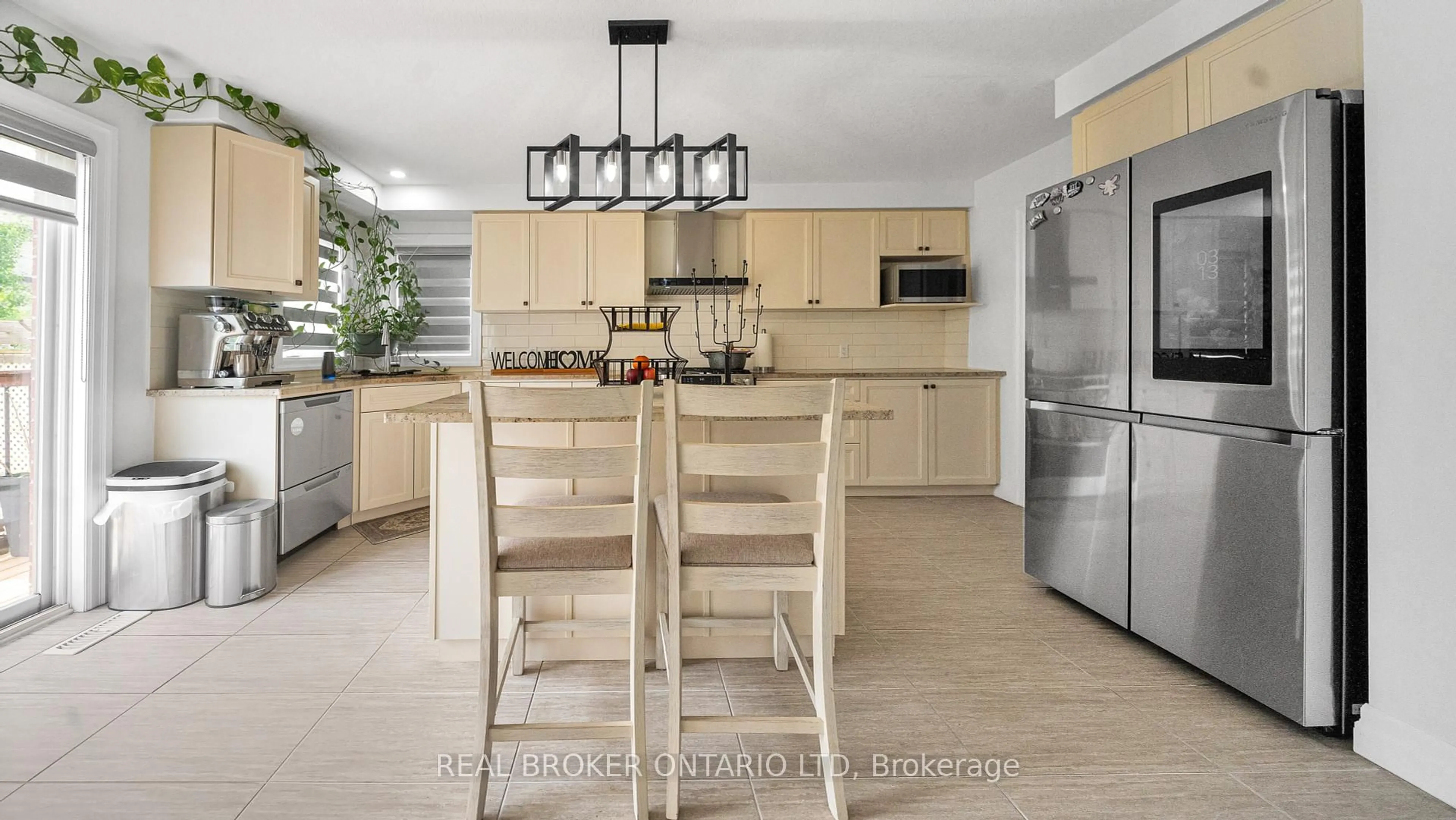 Open concept kitchen, ceramic/tile floor for 2803 Sheffield Pl, London South Ontario N6M 0E5