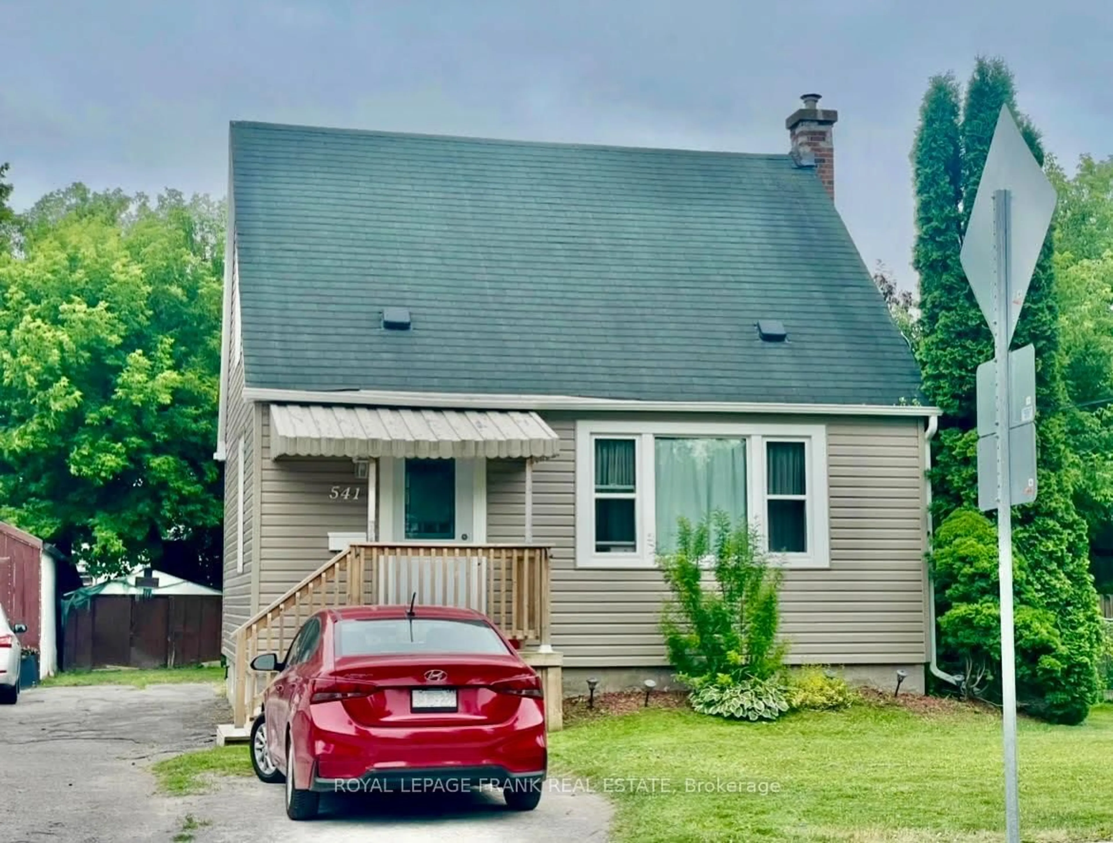 Home with vinyl exterior material, street for 541 McKellar St, Peterborough Ontario K9J 1R1