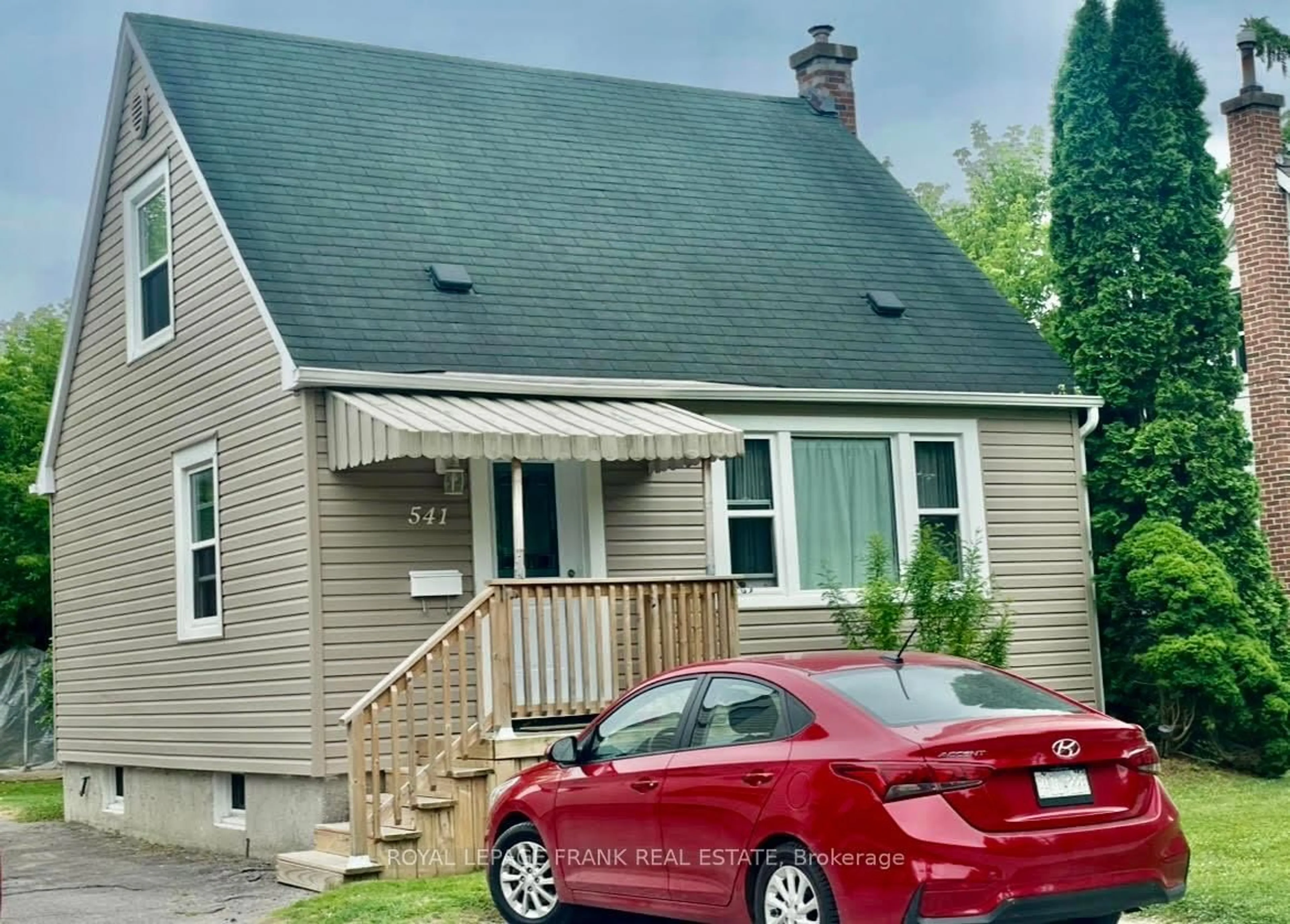Home with vinyl exterior material, street for 541 McKellar St, Peterborough Ontario K9J 1R1