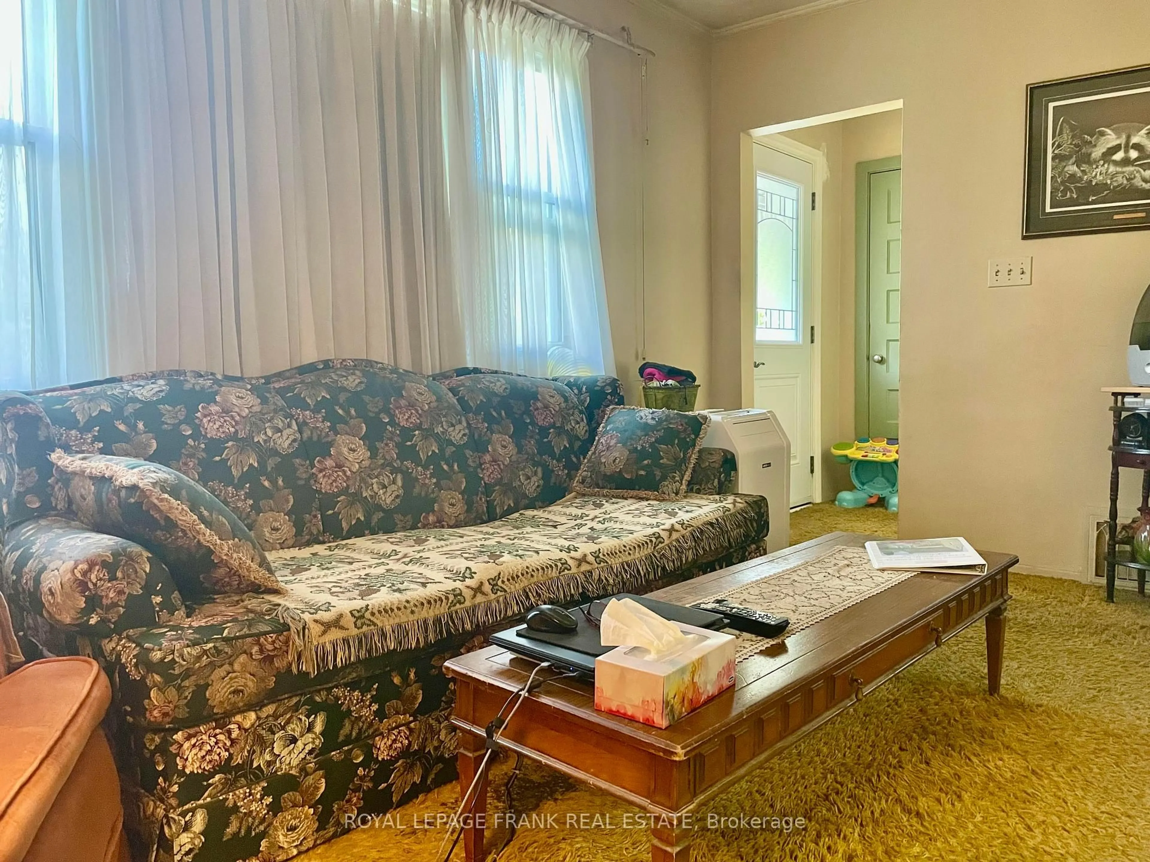 Living room with furniture, unknown for 541 McKellar St, Peterborough Ontario K9J 1R1