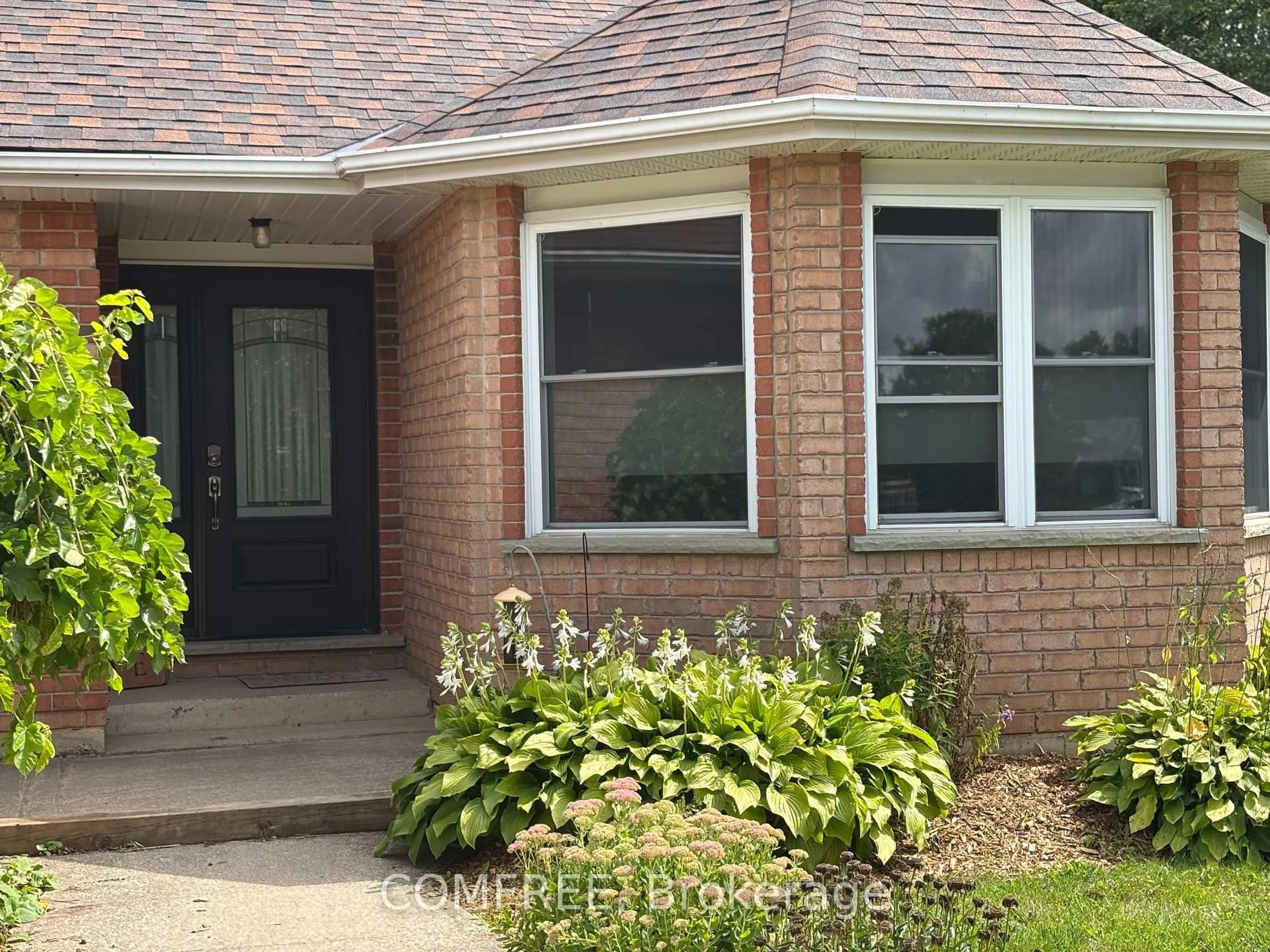 Home with brick exterior material, street for 25 Mcgregor Crt, Southgate Ontario N0C 1B0