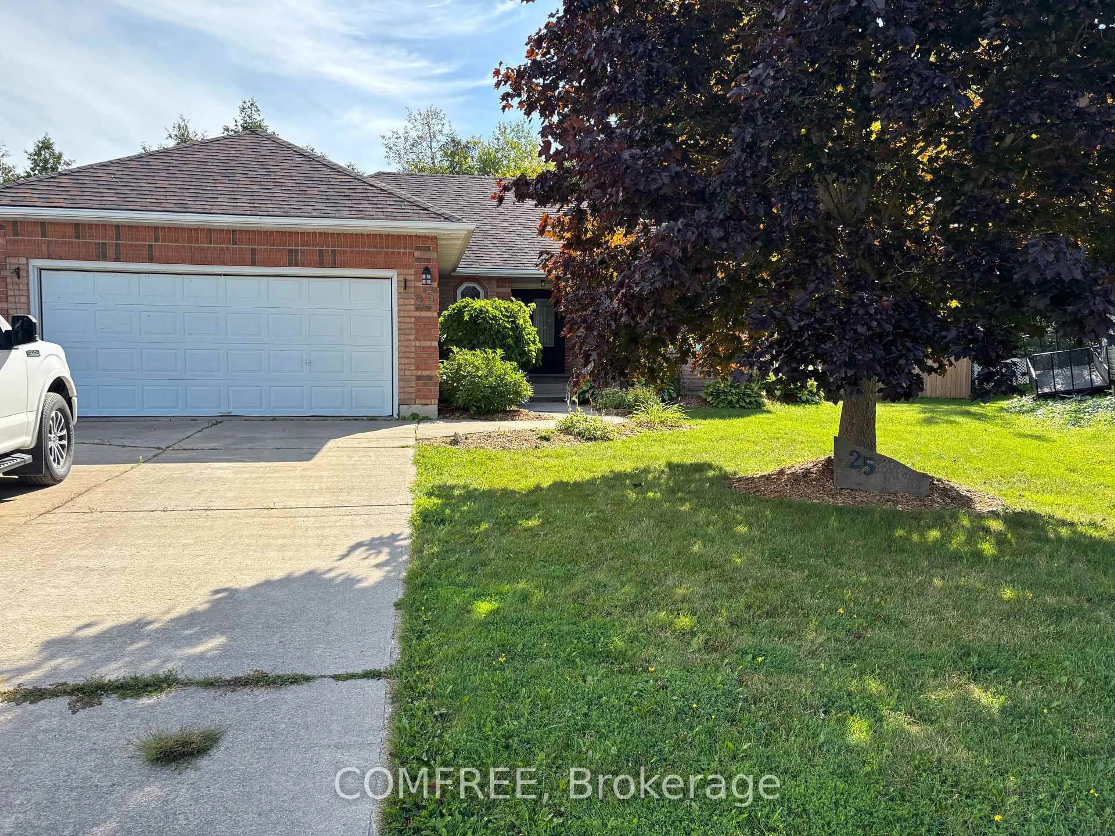A pic from outside/outdoor area/front of a property/back of a property/a pic from drone, street for 25 Mcgregor Crt, Southgate Ontario N0C 1B0
