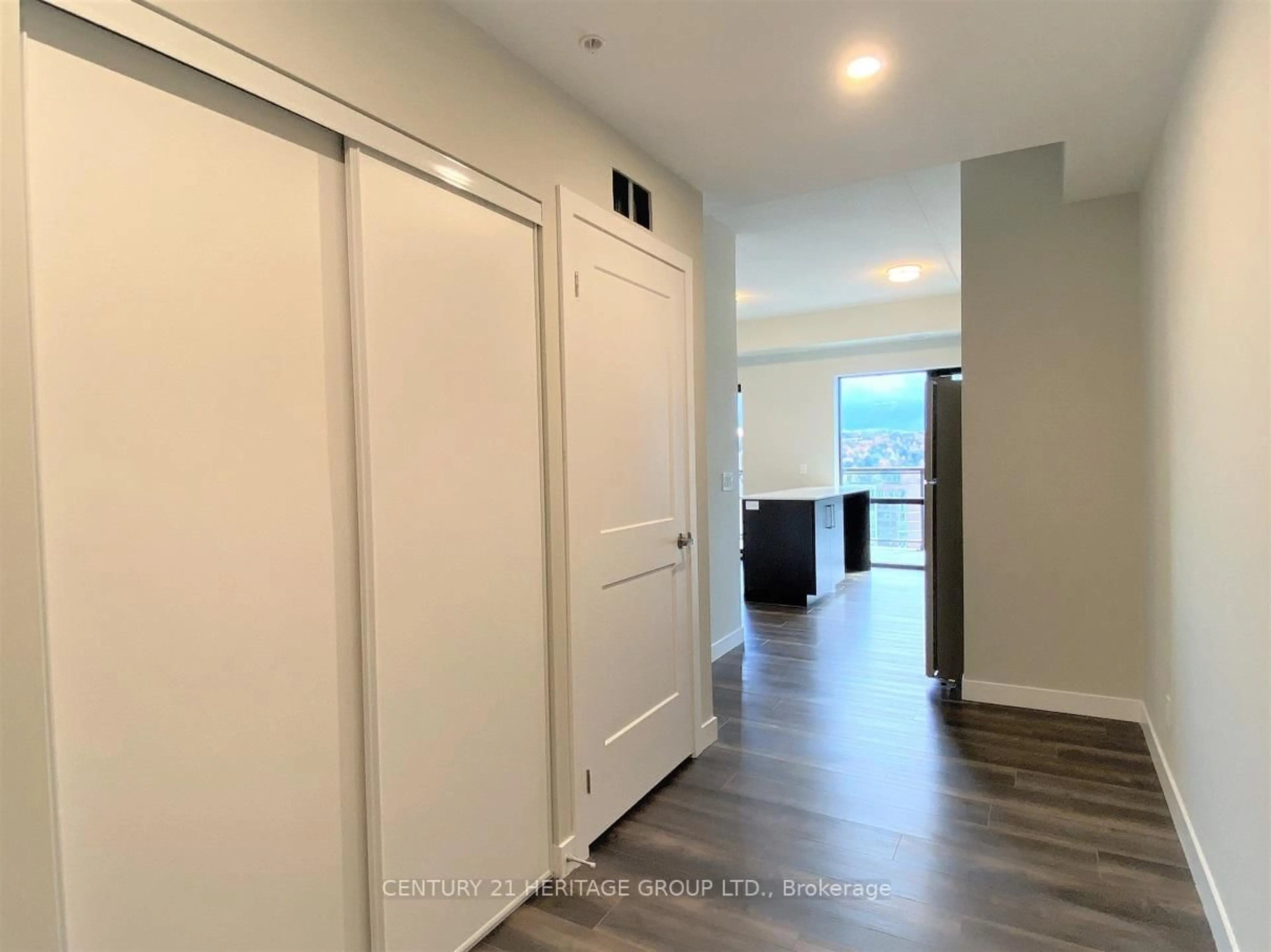 Indoor entryway for 15 Queen St #1914, Hamilton Ontario L8P 0C6