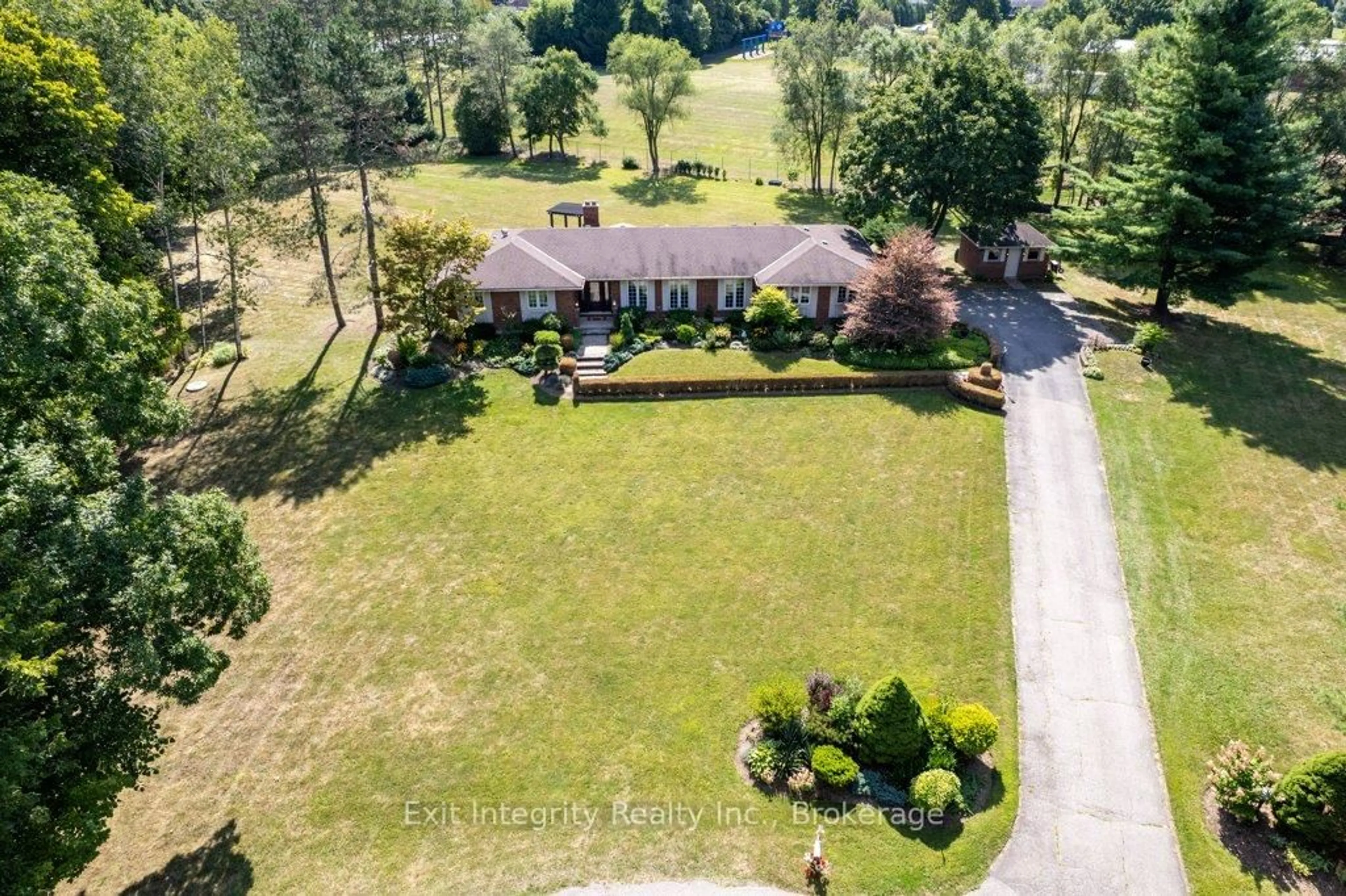 A pic from outside/outdoor area/front of a property/back of a property/a pic from drone, unknown for 3 Meadowbrook Crt, Brant Ontario N0E 1N0