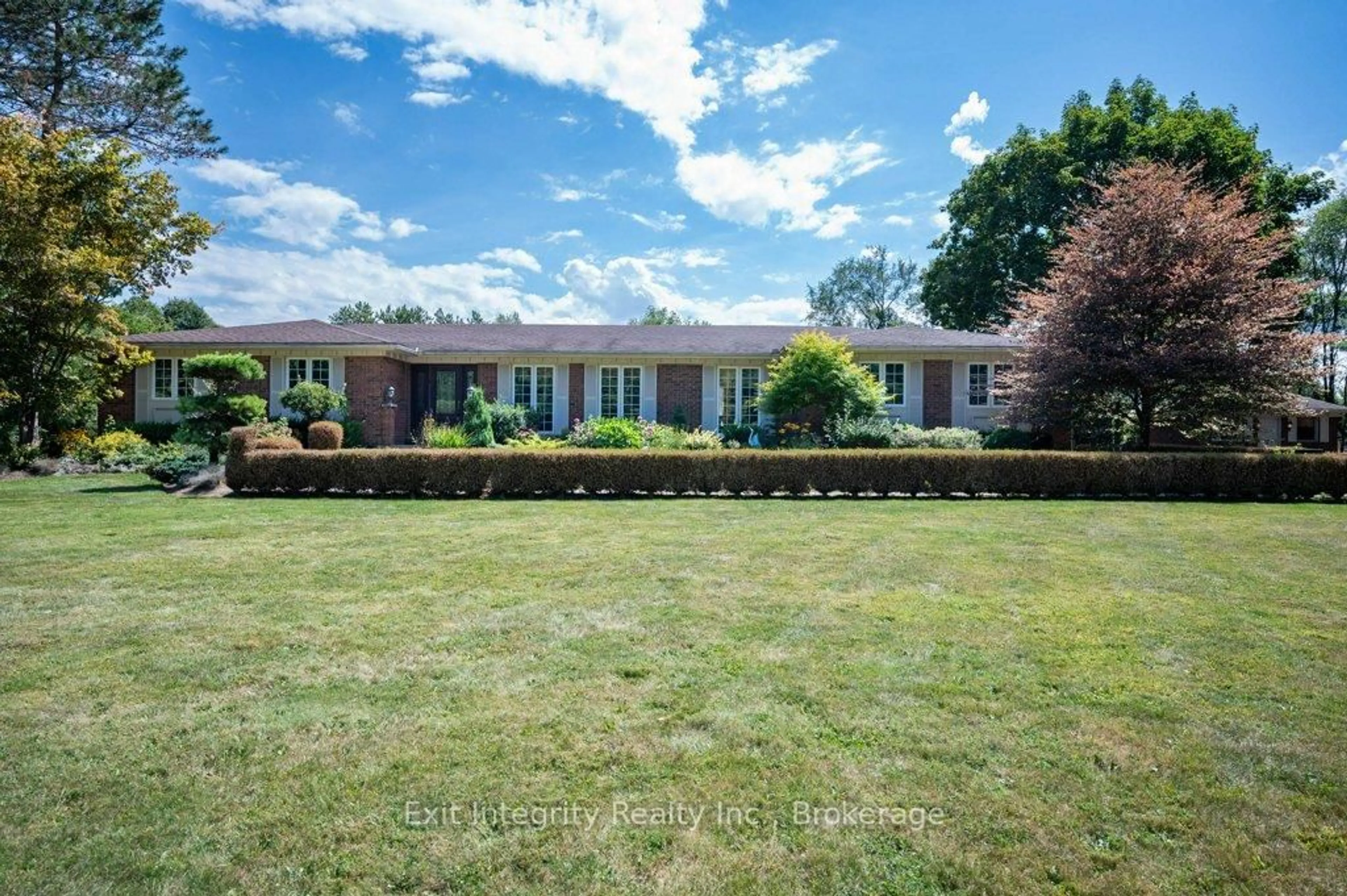 A pic from outside/outdoor area/front of a property/back of a property/a pic from drone, unknown for 3 Meadowbrook Crt, Brant Ontario N0E 1N0