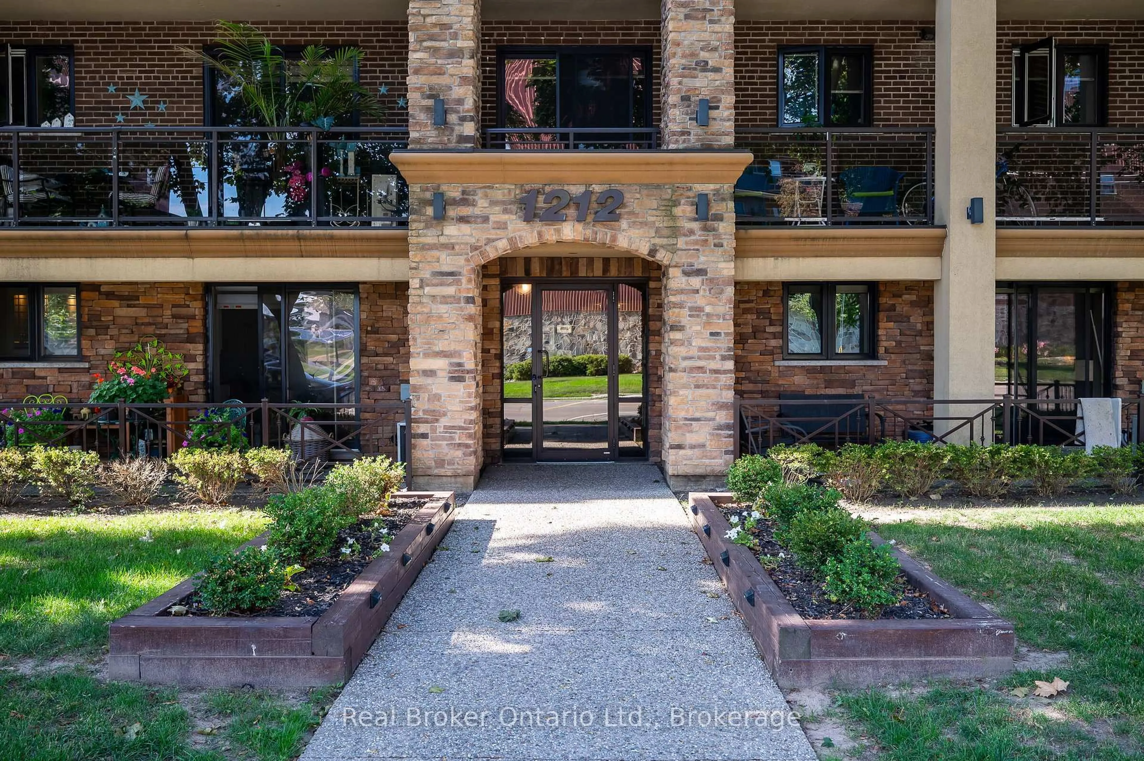 Indoor entryway for 1212 Fennell Ave #303, Hamilton Ontario L8T 1T2