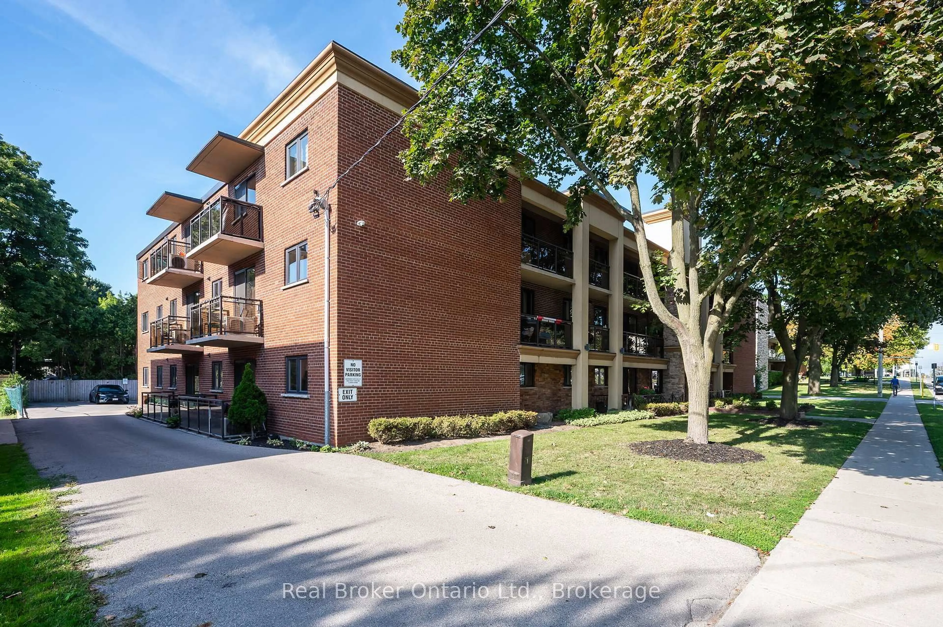 Unknown for 1212 Fennell Ave #303, Hamilton Ontario L8T 1T2