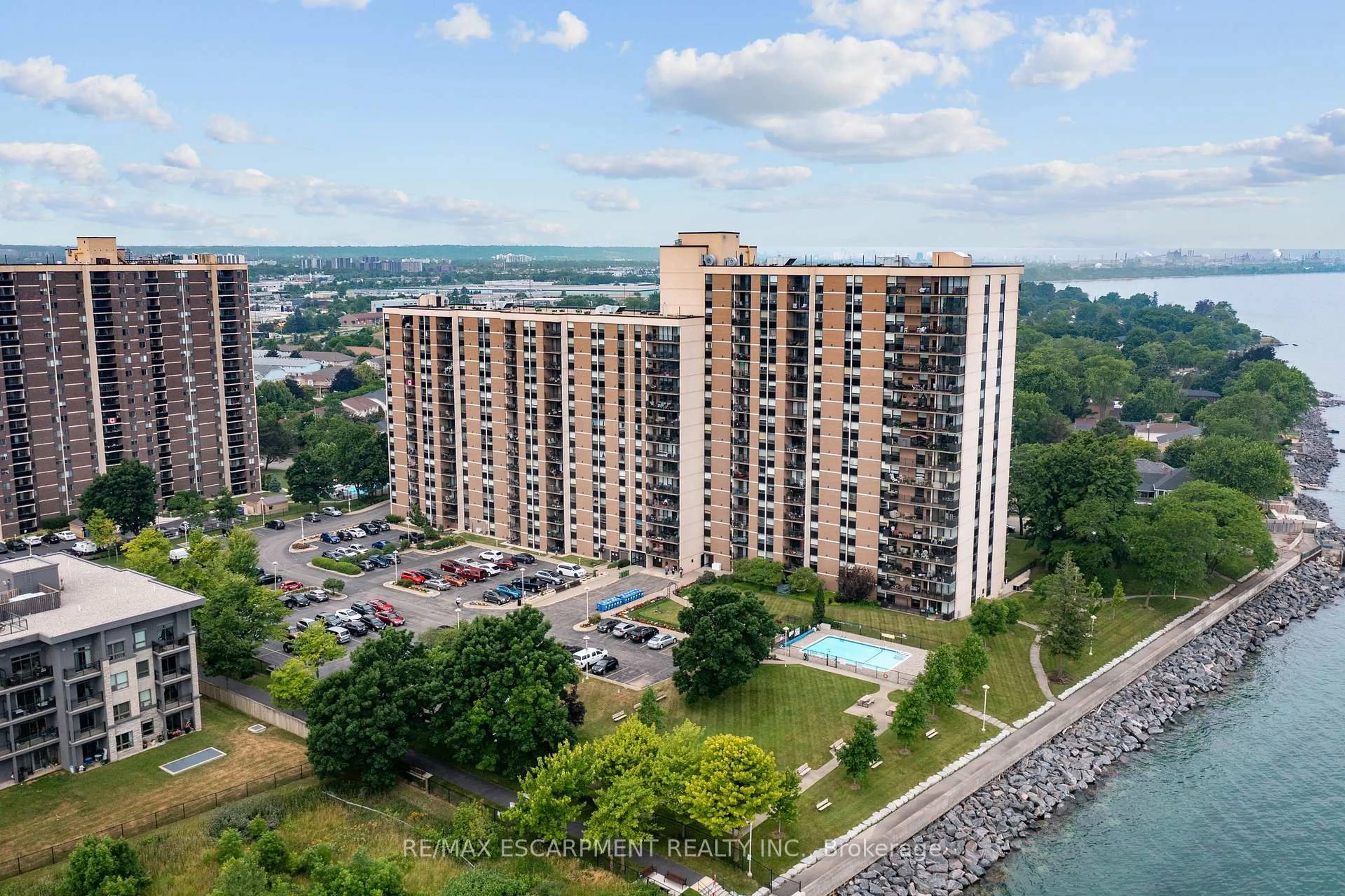 A pic from outside/outdoor area/front of a property/back of a property/a pic from drone, city buildings view from balcony for 500 GREEN Rd #218, Hamilton Ontario L8E 3M6