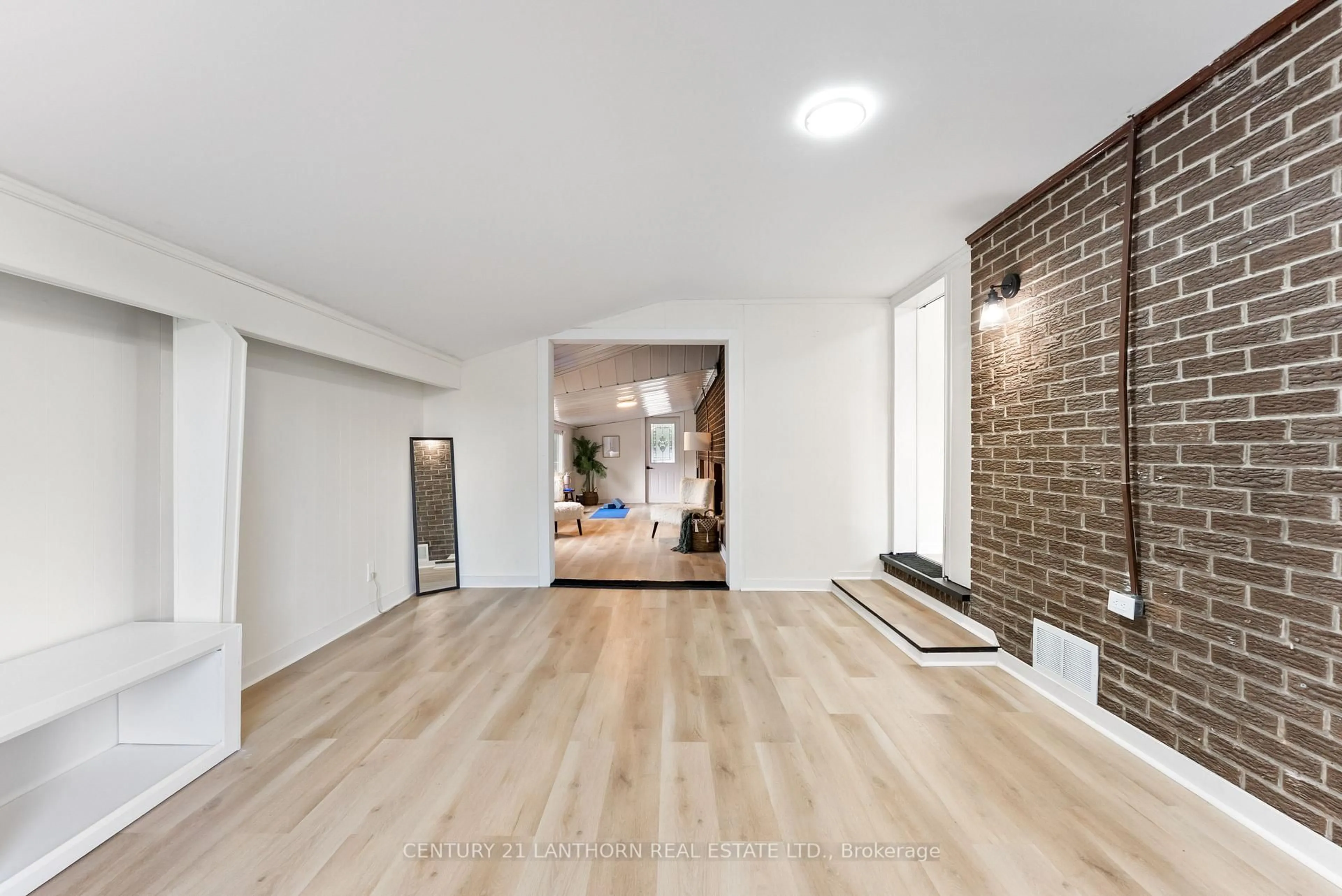 Indoor entryway for 94 Rollins Dr, Belleville Ontario K8N 4J5