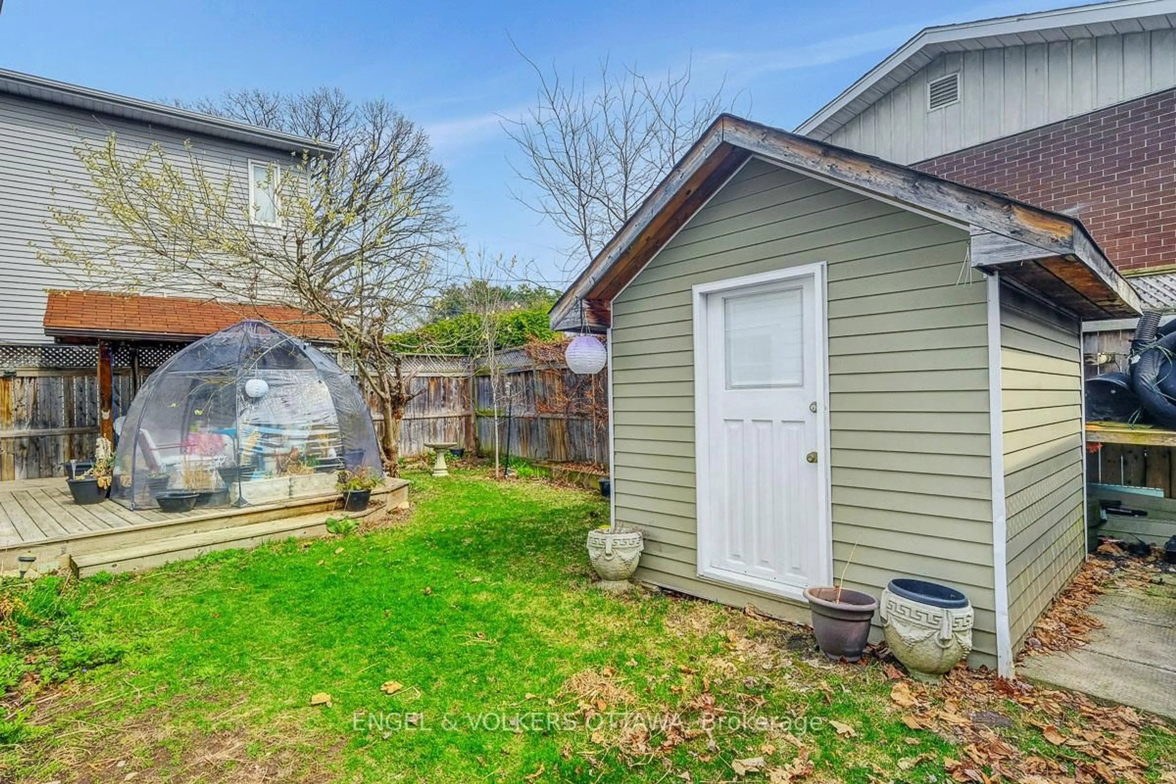 Shed for 989 Bakervale Dr, Ottawa Ontario K1Z 6N7