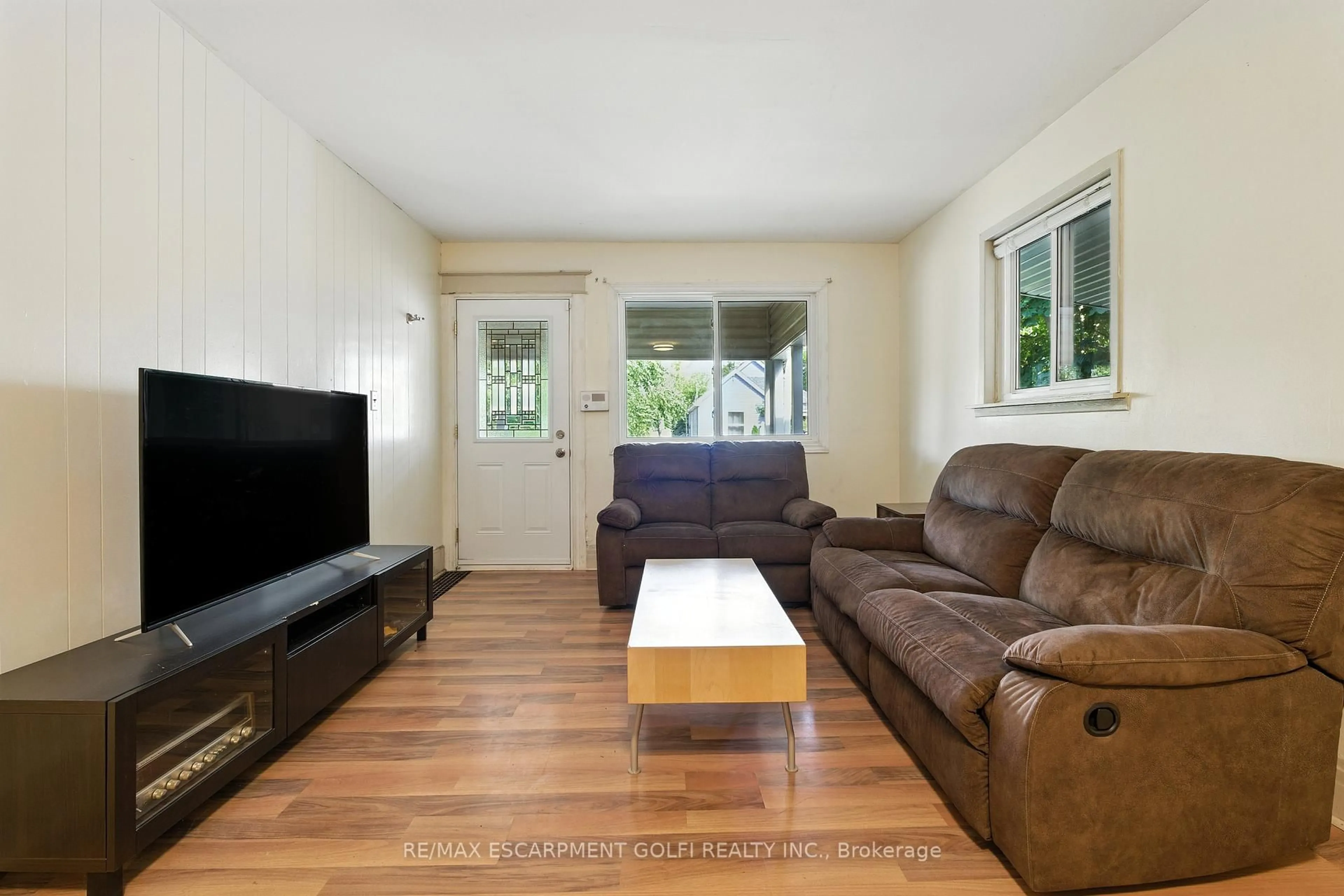 Living room with furniture, unknown for 1 Berryman Ave, St. Catharines Ontario L2R 3W8