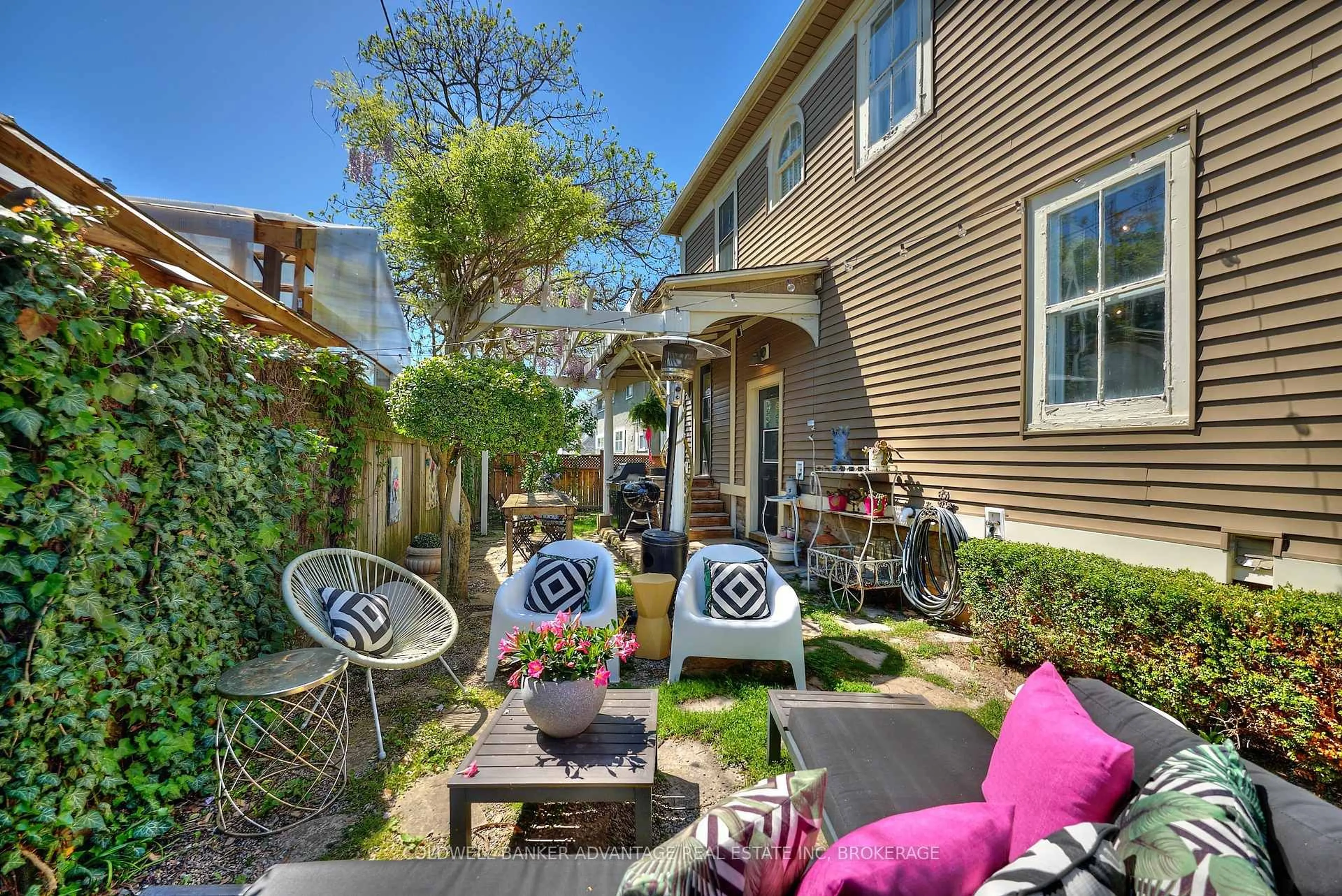 Patio, street for 159 Merritt St, Welland Ontario L3C 4T7