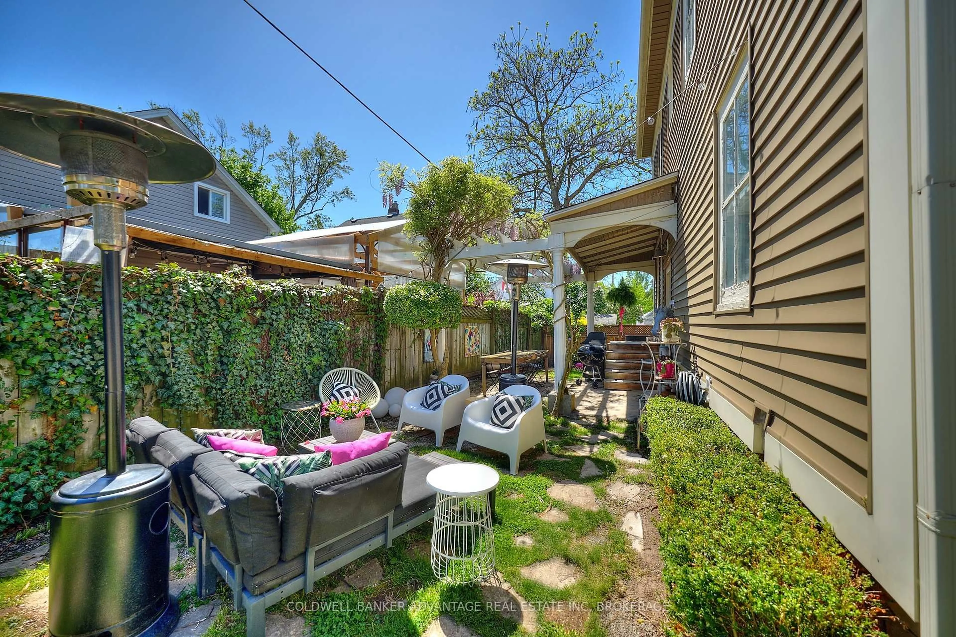 Patio, street for 159 Merritt St, Welland Ontario L3C 4T7