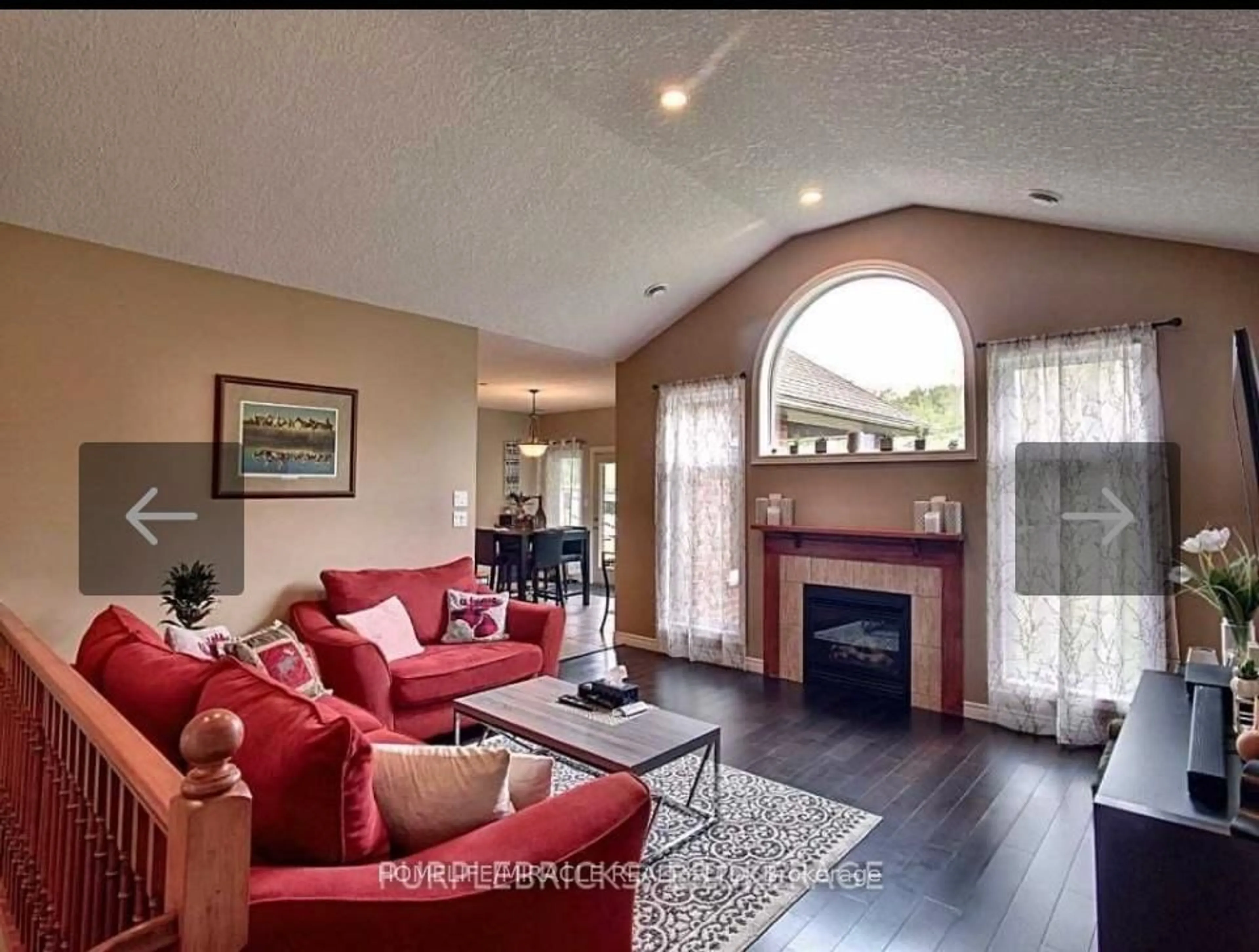 Living room with furniture, unknown for 6956 Concession 4, Puslinch Ontario N0B 2J0