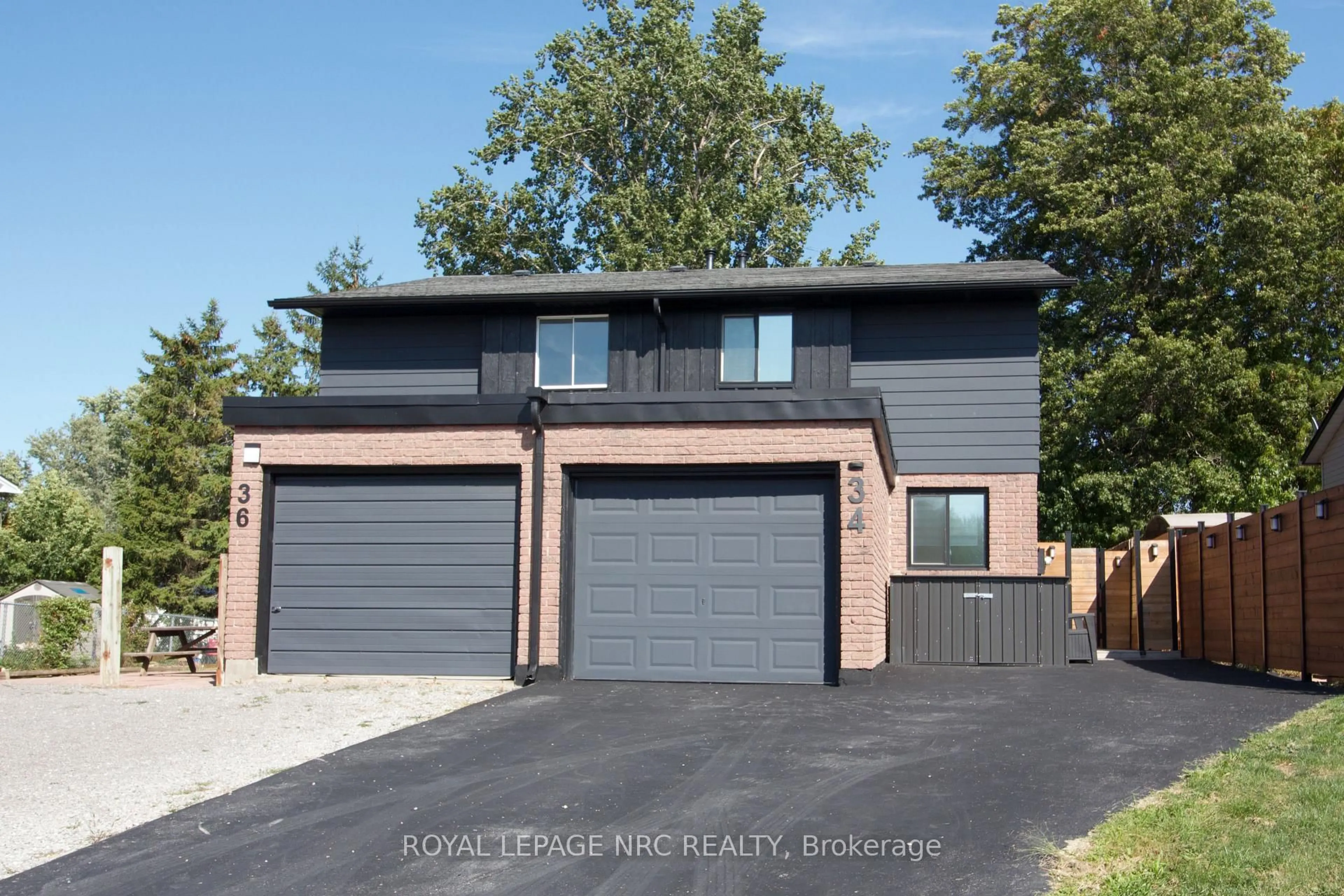 Home with brick exterior material, street for 34 Dodds Crt, Fort Erie Ontario L2A 5Z2