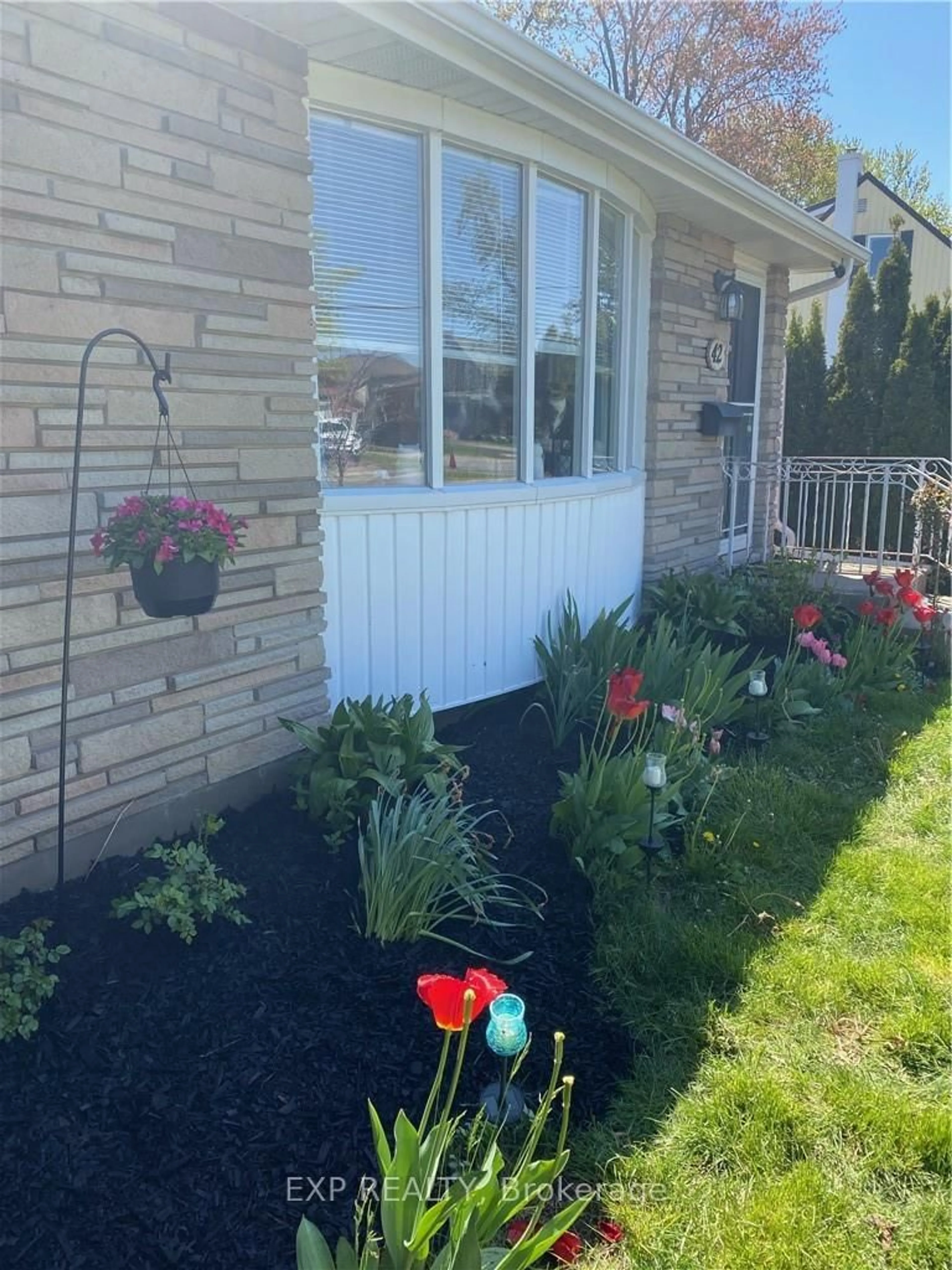 Unknown for 42 Louth St, St. Catharines Ontario L2S 2T4