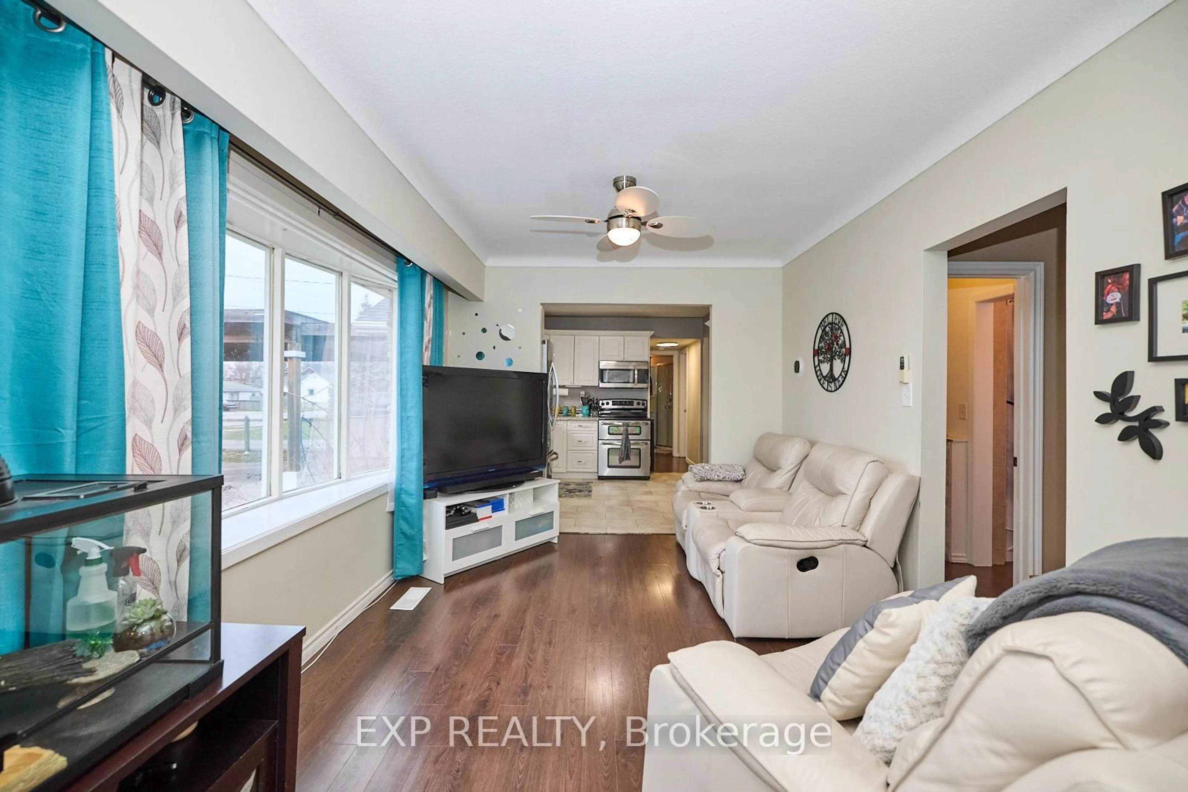 Living room with furniture, unknown for 42 Louth St, St. Catharines Ontario L2S 2T4
