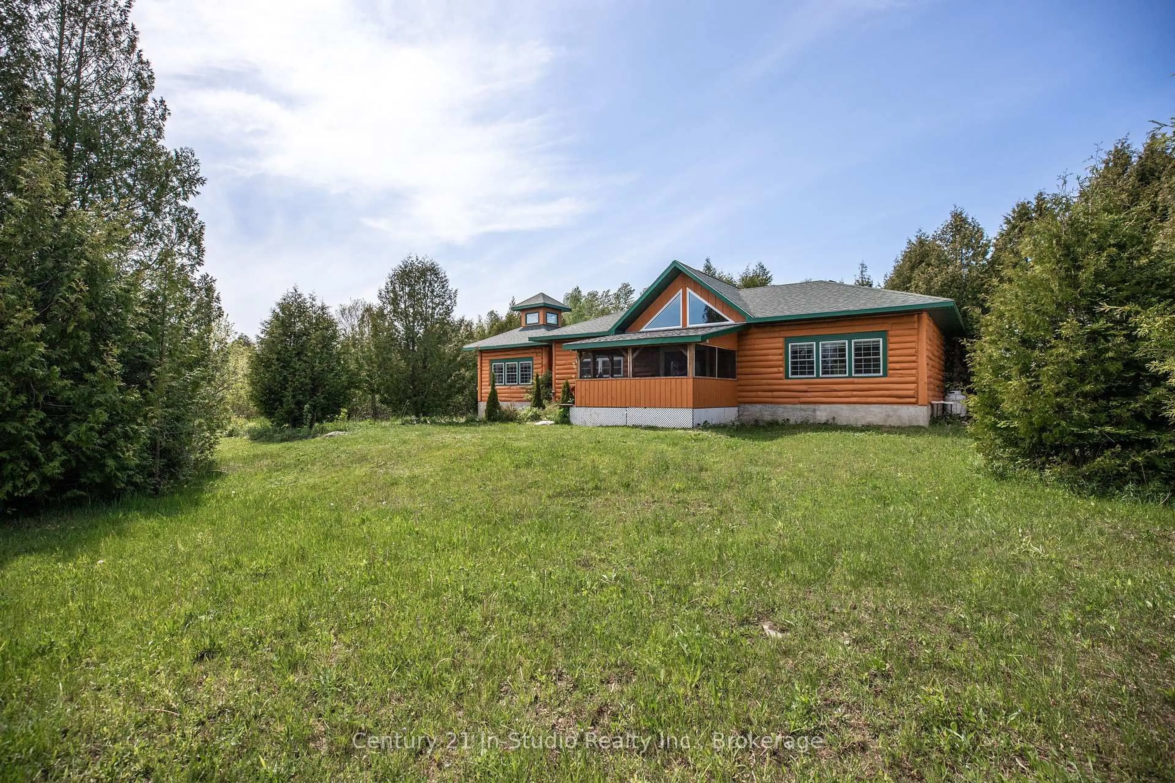 A pic from outside/outdoor area/front of a property/back of a property/a pic from drone, building for 25 Maple Golf Cres, Northern Bruce Peninsula Ontario N0H 2R0
