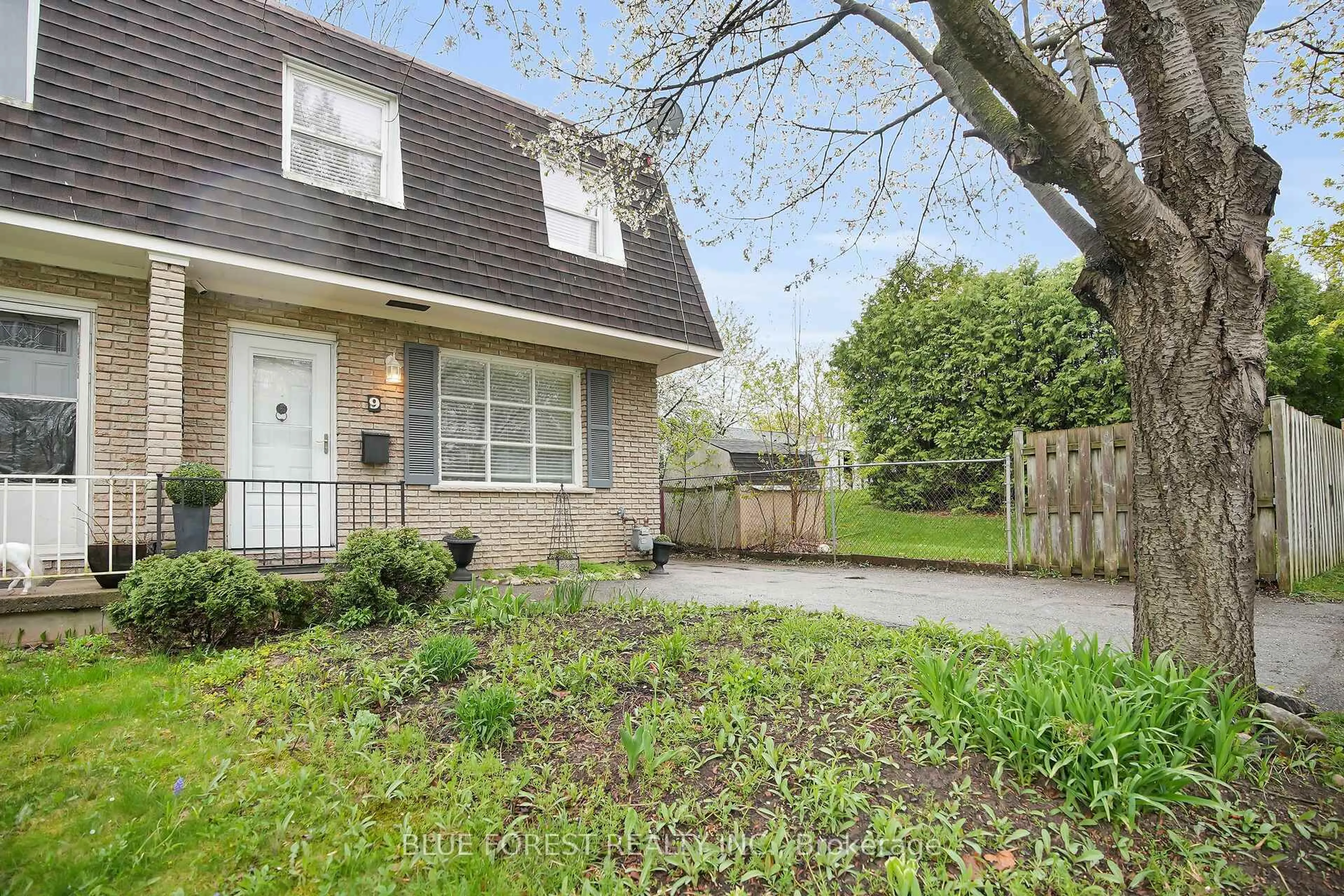 Unknown for 9 ARDSLEY Rd, London North Ontario N6G 2W3