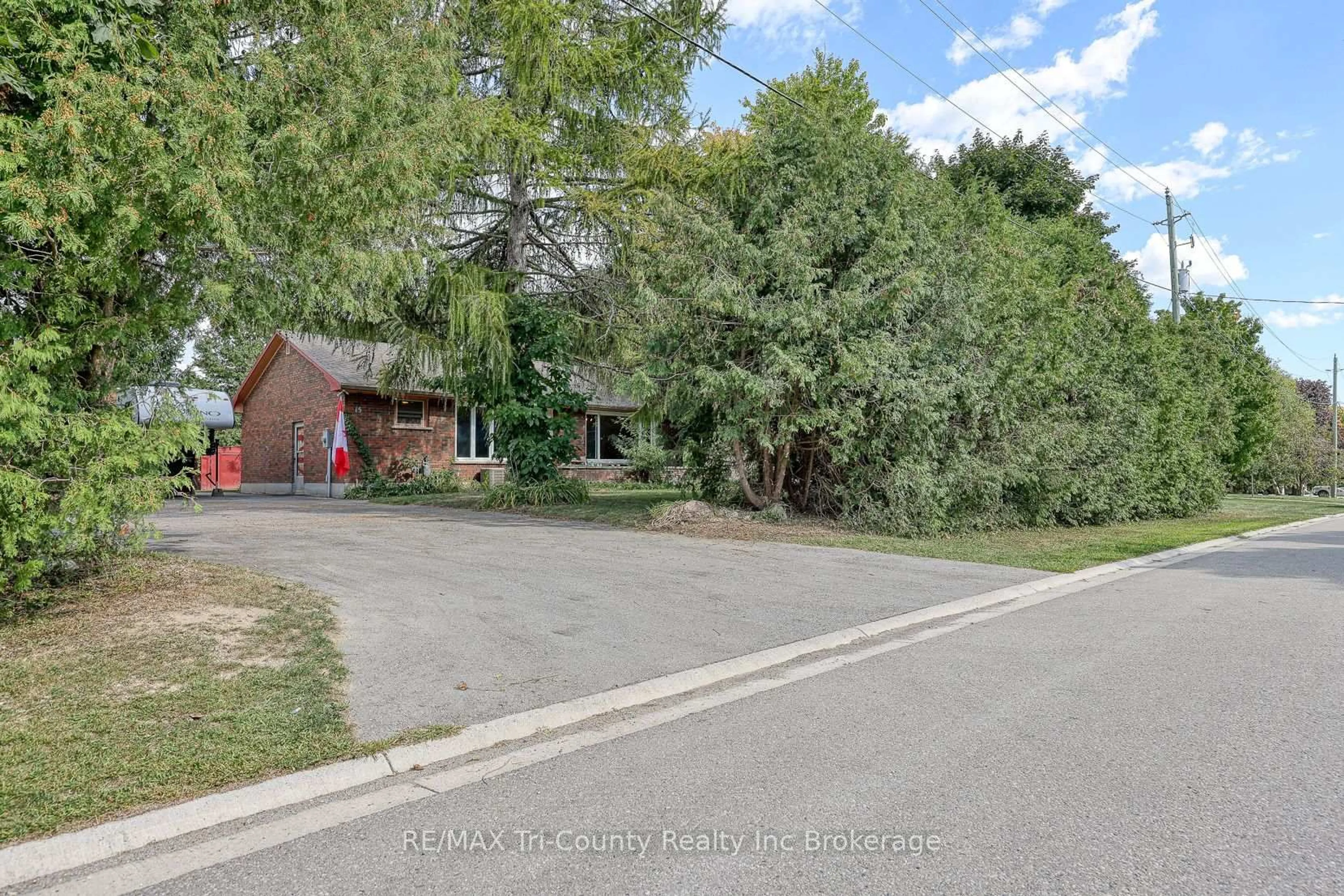 A pic from outside/outdoor area/front of a property/back of a property/a pic from drone, street for 15 Peggy Ave, South-West Oxford Ontario N0J 1N0